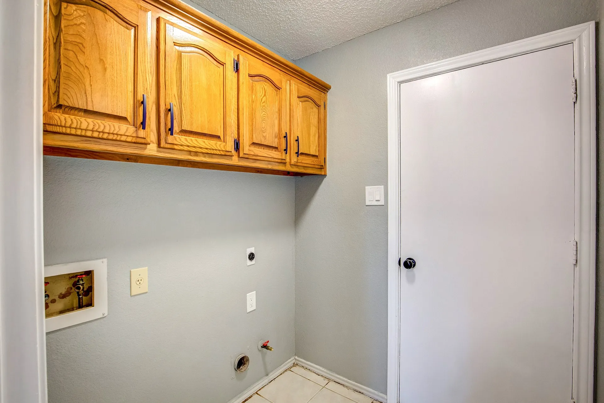 Single Family Residence For Rent in Tarrant County , 3914 Meadow Drive, Grapevine, Texas 76051, 4 Bedroom, 3 Bathroom, 2 Garage spaces, 2,256 Sqft, built in 1986, mls#21339891, Real Estate Agent in Grapevine, Homes For Rent in Tarrant county, Homes For Rent in Grapevine, Realtor in Grapevine Texas, Real Estate Brokerage Independent Realty Texas, Luminita Cordes Realtor