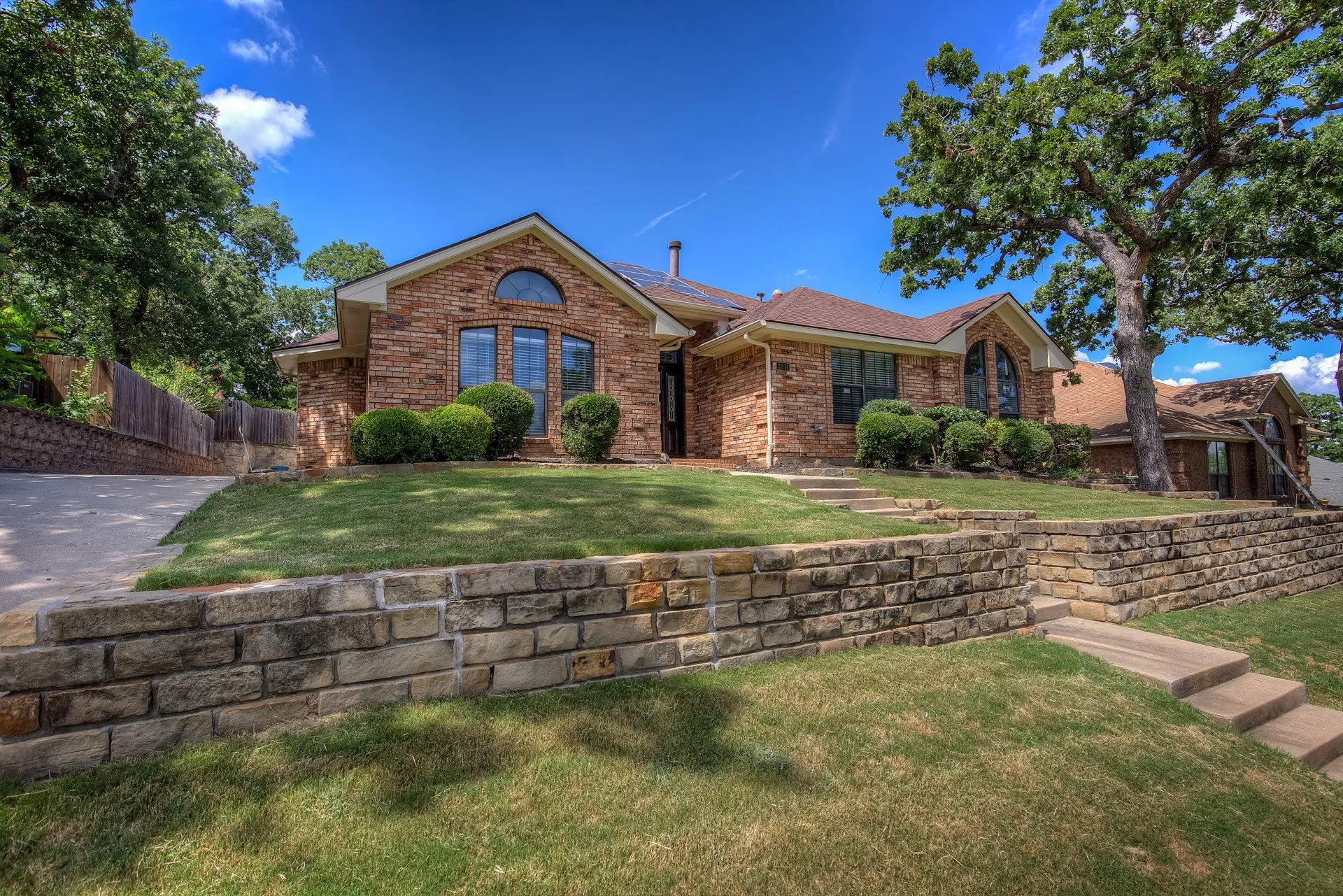 Single Family Residence For Rent in Tarrant County , 3914 Meadow Drive, Grapevine, Texas 76051, 4 Bedroom, 3 Bathroom, 2 Garage spaces, 2,256 Sqft, built in 1986, mls#21339891, Real Estate Agent in Grapevine, Homes For Rent in Tarrant county, Homes For Rent in Grapevine, Realtor in Grapevine Texas, Real Estate Brokerage Independent Realty Texas, Luminita Cordes Realtor