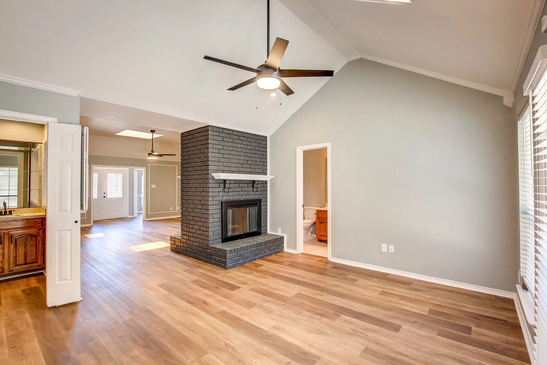Single Family Residence For Rent in Tarrant County , 3914 Meadow Drive, Grapevine, Texas 76051, 4 Bedroom, 3 Bathroom, 2 Garage spaces, 2,256 Sqft, built in 1986, mls#21339891, Real Estate Agent in Grapevine, Homes For Rent in Tarrant county, Homes For Rent in Grapevine, Realtor in Grapevine Texas, Real Estate Brokerage Independent Realty Texas, Luminita Cordes Realtor