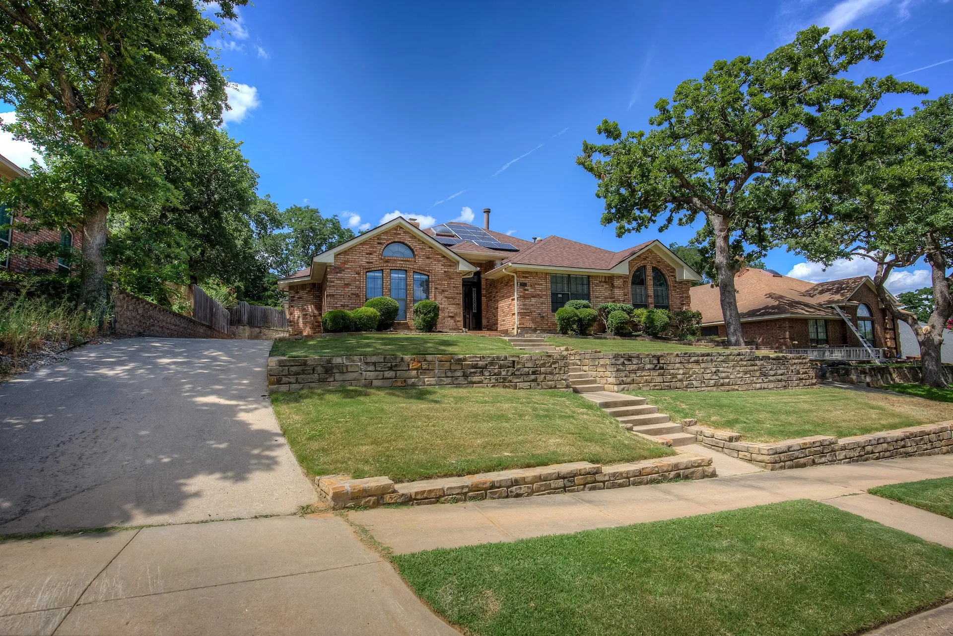 Single Family Residence For Rent in Tarrant County , 3914 Meadow Drive, Grapevine, Texas 76051, 4 Bedroom, 3 Bathroom, 2 Garage spaces, 2,256 Sqft, built in 1986, mls#21339891, Real Estate Agent in Grapevine, Homes For Rent in Tarrant county, Homes For Rent in Grapevine, Realtor in Grapevine Texas, Real Estate Brokerage Independent Realty Texas, Luminita Cordes Realtor