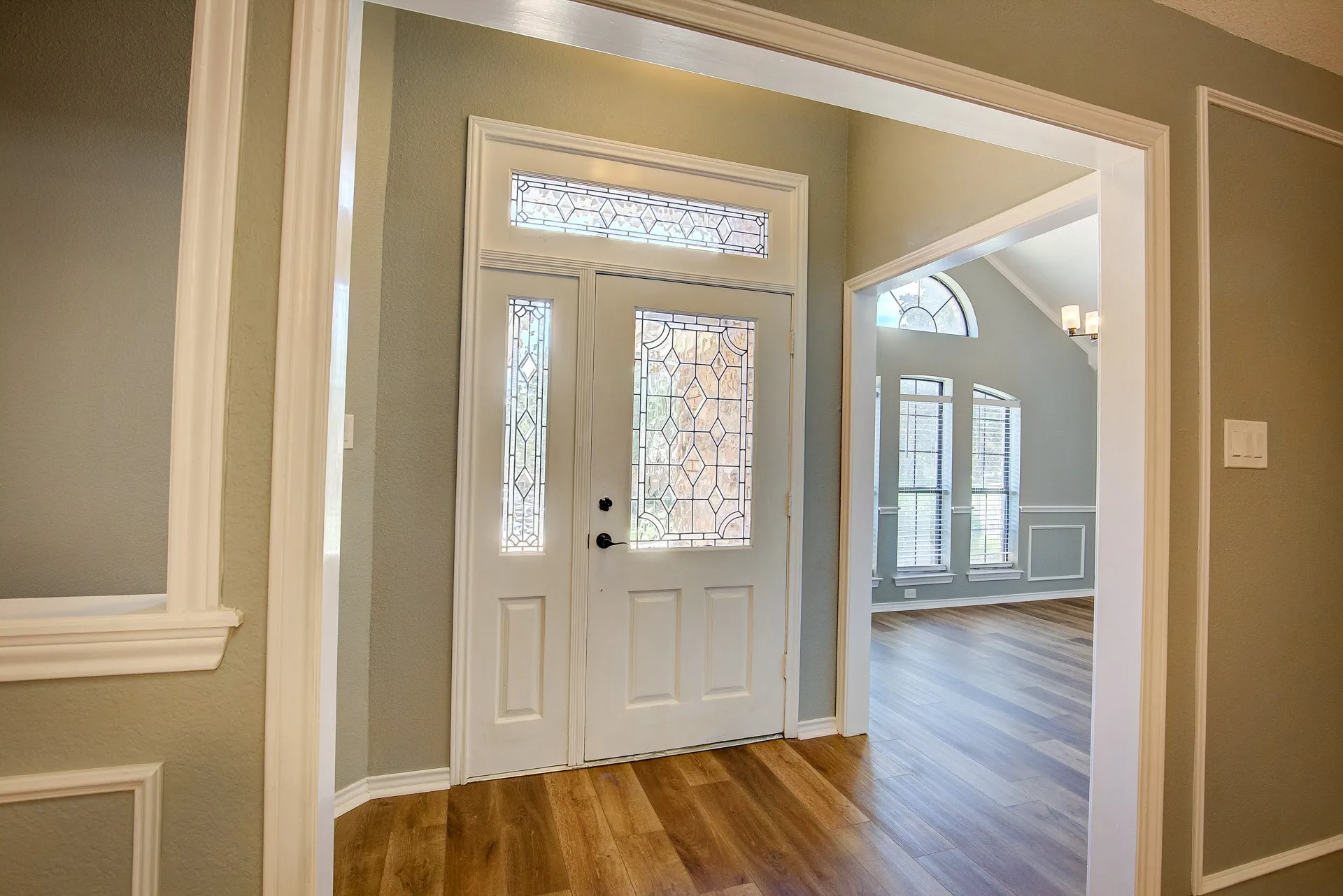 Single Family Residence For Rent in Tarrant County , 3914 Meadow Drive, Grapevine, Texas 76051, 4 Bedroom, 3 Bathroom, 2 Garage spaces, 2,256 Sqft, built in 1986, mls#21339891, Real Estate Agent in Grapevine, Homes For Rent in Tarrant county, Homes For Rent in Grapevine, Realtor in Grapevine Texas, Real Estate Brokerage Independent Realty Texas, Luminita Cordes Realtor