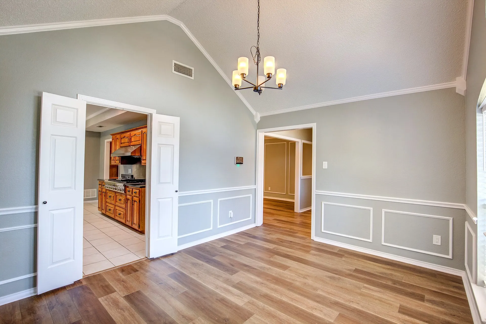 Single Family Residence For Rent in Tarrant County , 3914 Meadow Drive, Grapevine, Texas 76051, 4 Bedroom, 3 Bathroom, 2 Garage spaces, 2,256 Sqft, built in 1986, mls#21339891, Real Estate Agent in Grapevine, Homes For Rent in Tarrant county, Homes For Rent in Grapevine, Realtor in Grapevine Texas, Real Estate Brokerage Independent Realty Texas, Luminita Cordes Realtor