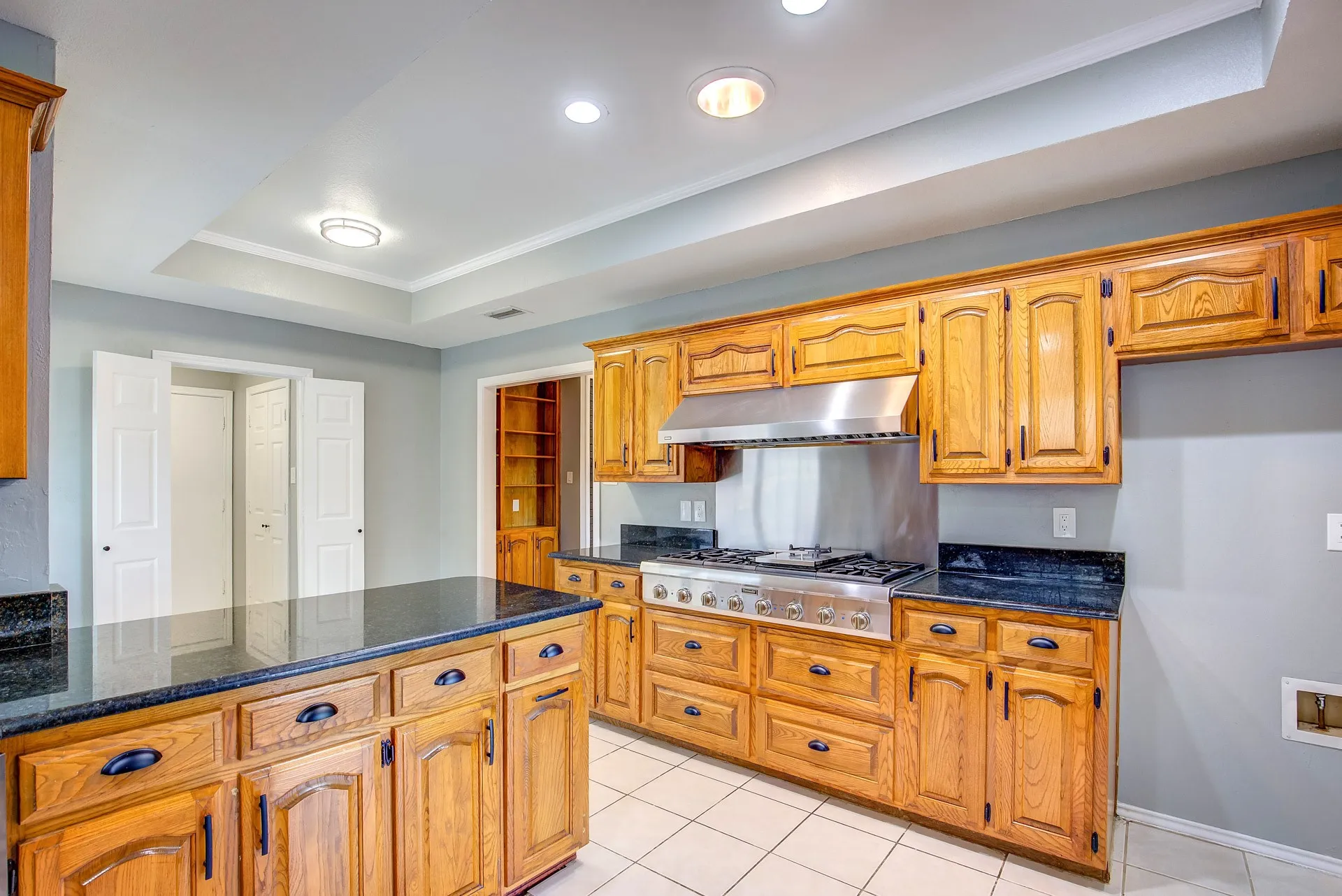 Single Family Residence For Rent in Tarrant County , 3914 Meadow Drive, Grapevine, Texas 76051, 4 Bedroom, 3 Bathroom, 2 Garage spaces, 2,256 Sqft, built in 1986, mls#21339891, Real Estate Agent in Grapevine, Homes For Rent in Tarrant county, Homes For Rent in Grapevine, Realtor in Grapevine Texas, Real Estate Brokerage Independent Realty Texas, Luminita Cordes Realtor
