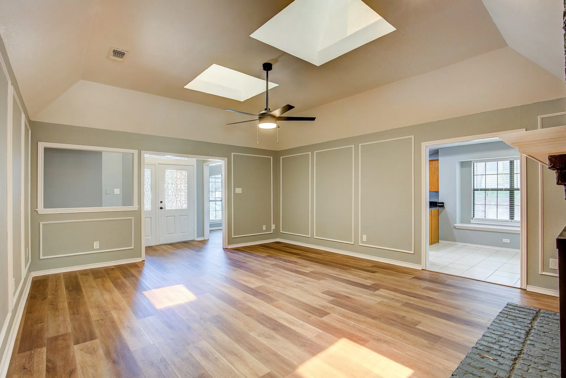 Single Family Residence For Rent in Tarrant County , 3914 Meadow Drive, Grapevine, Texas 76051, 4 Bedroom, 3 Bathroom, 2 Garage spaces, 2,256 Sqft, built in 1986, mls#21339891, Real Estate Agent in Grapevine, Homes For Rent in Tarrant county, Homes For Rent in Grapevine, Realtor in Grapevine Texas, Real Estate Brokerage Independent Realty Texas, Luminita Cordes Realtor