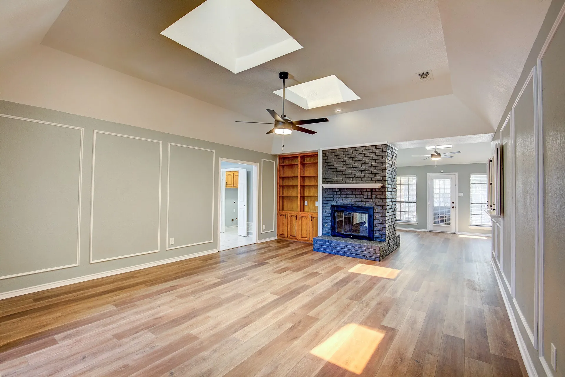 Single Family Residence For Rent in Tarrant County , 3914 Meadow Drive, Grapevine, Texas 76051, 4 Bedroom, 3 Bathroom, 2 Garage spaces, 2,256 Sqft, built in 1986, mls#21339891, Real Estate Agent in Grapevine, Homes For Rent in Tarrant county, Homes For Rent in Grapevine, Realtor in Grapevine Texas, Real Estate Brokerage Independent Realty Texas, Luminita Cordes Realtor