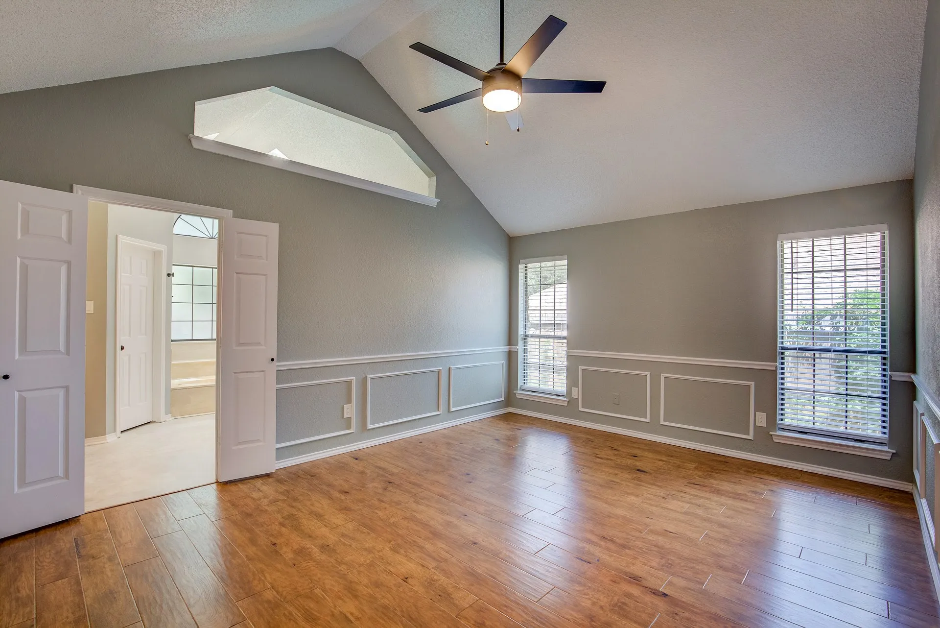 Single Family Residence For Rent in Tarrant County , 3914 Meadow Drive, Grapevine, Texas 76051, 4 Bedroom, 3 Bathroom, 2 Garage spaces, 2,256 Sqft, built in 1986, mls#21339891, Real Estate Agent in Grapevine, Homes For Rent in Tarrant county, Homes For Rent in Grapevine, Realtor in Grapevine Texas, Real Estate Brokerage Independent Realty Texas, Luminita Cordes Realtor