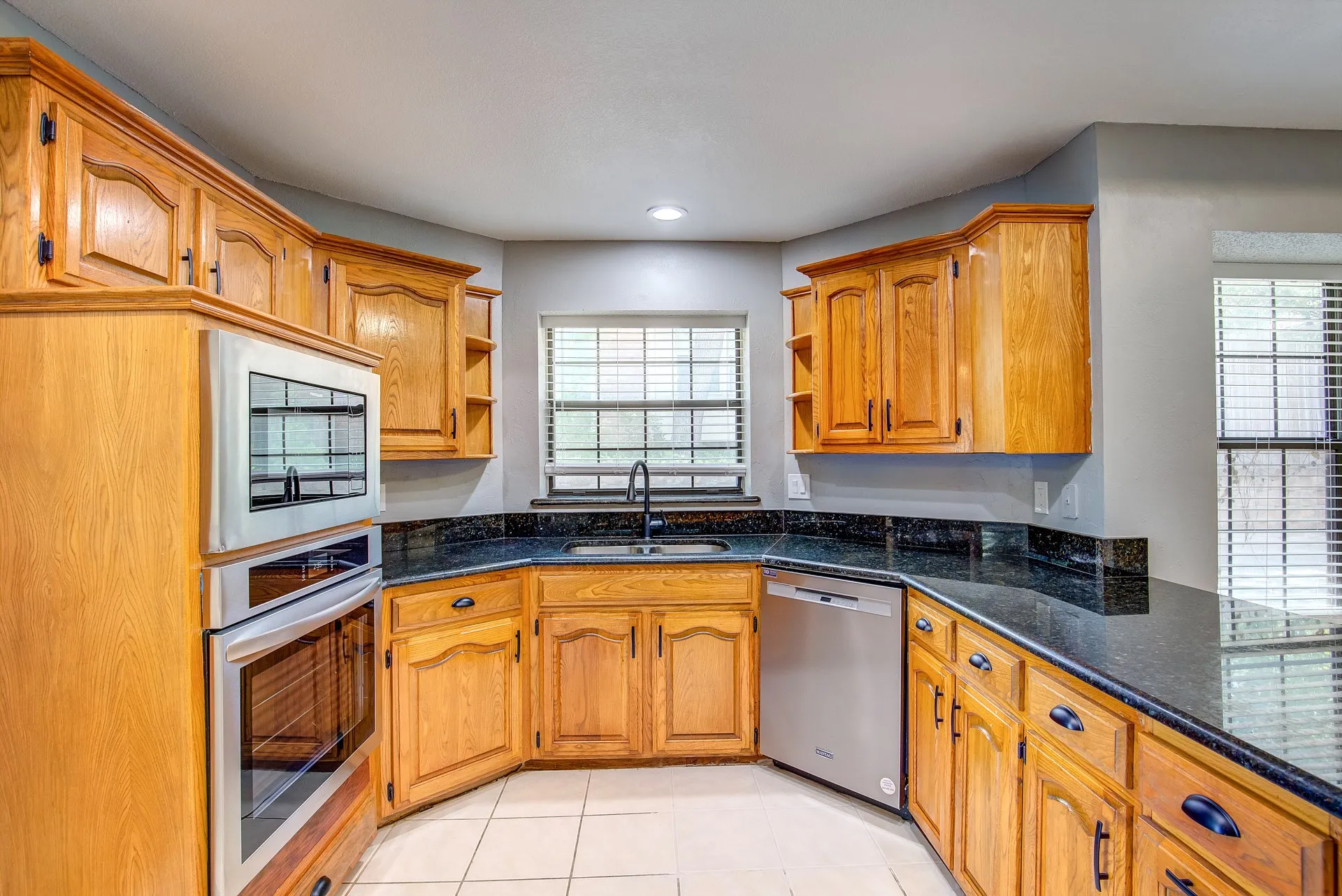 Single Family Residence For Rent in Tarrant County , 3914 Meadow Drive, Grapevine, Texas 76051, 4 Bedroom, 3 Bathroom, 2 Garage spaces, 2,256 Sqft, built in 1986, mls#21339891, Real Estate Agent in Grapevine, Homes For Rent in Tarrant county, Homes For Rent in Grapevine, Realtor in Grapevine Texas, Real Estate Brokerage Independent Realty Texas, Luminita Cordes Realtor