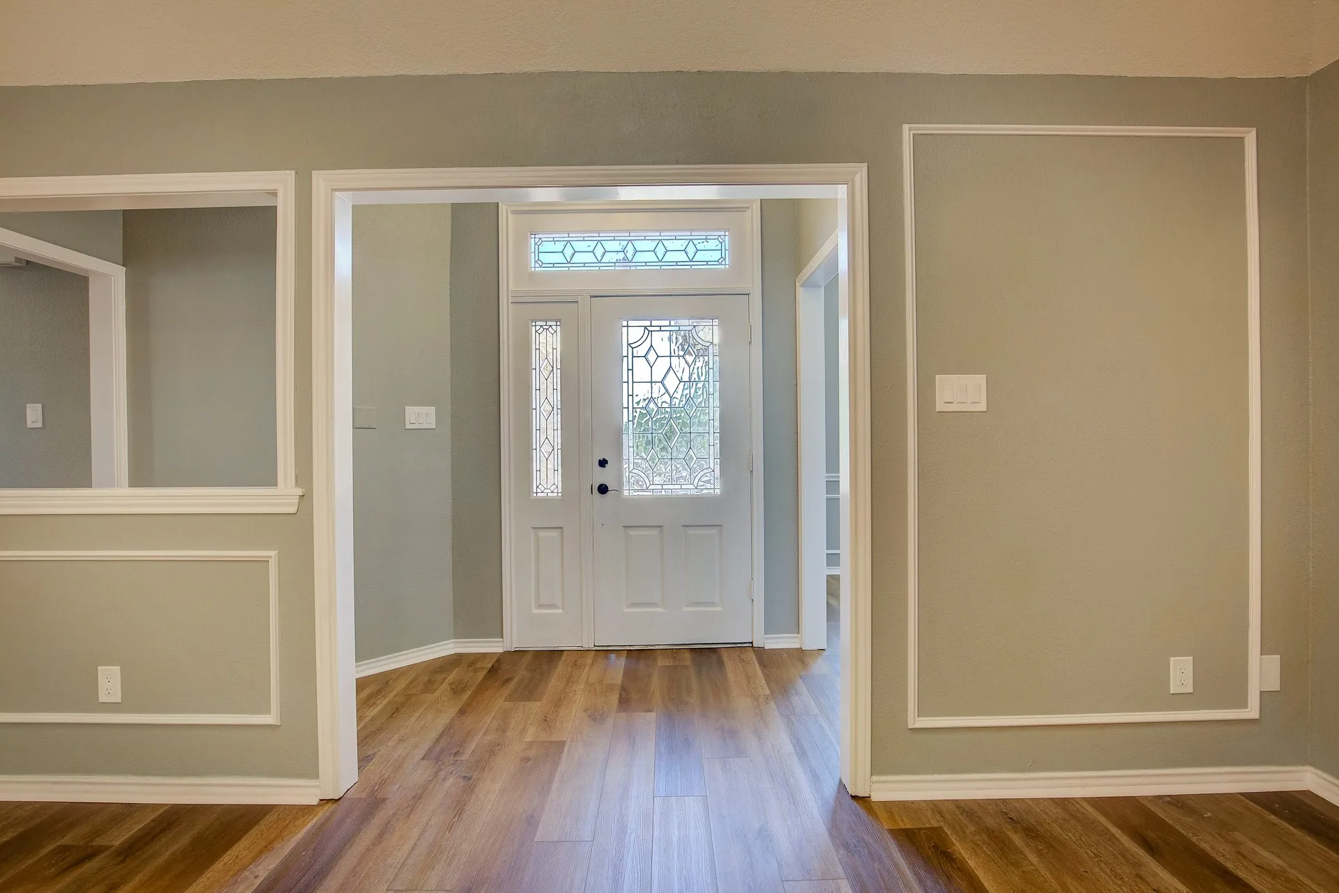 Single Family Residence For Rent in Tarrant County , 3914 Meadow Drive, Grapevine, Texas 76051, 4 Bedroom, 3 Bathroom, 2 Garage spaces, 2,256 Sqft, built in 1986, mls#21339891, Real Estate Agent in Grapevine, Homes For Rent in Tarrant county, Homes For Rent in Grapevine, Realtor in Grapevine Texas, Real Estate Brokerage Independent Realty Texas, Luminita Cordes Realtor