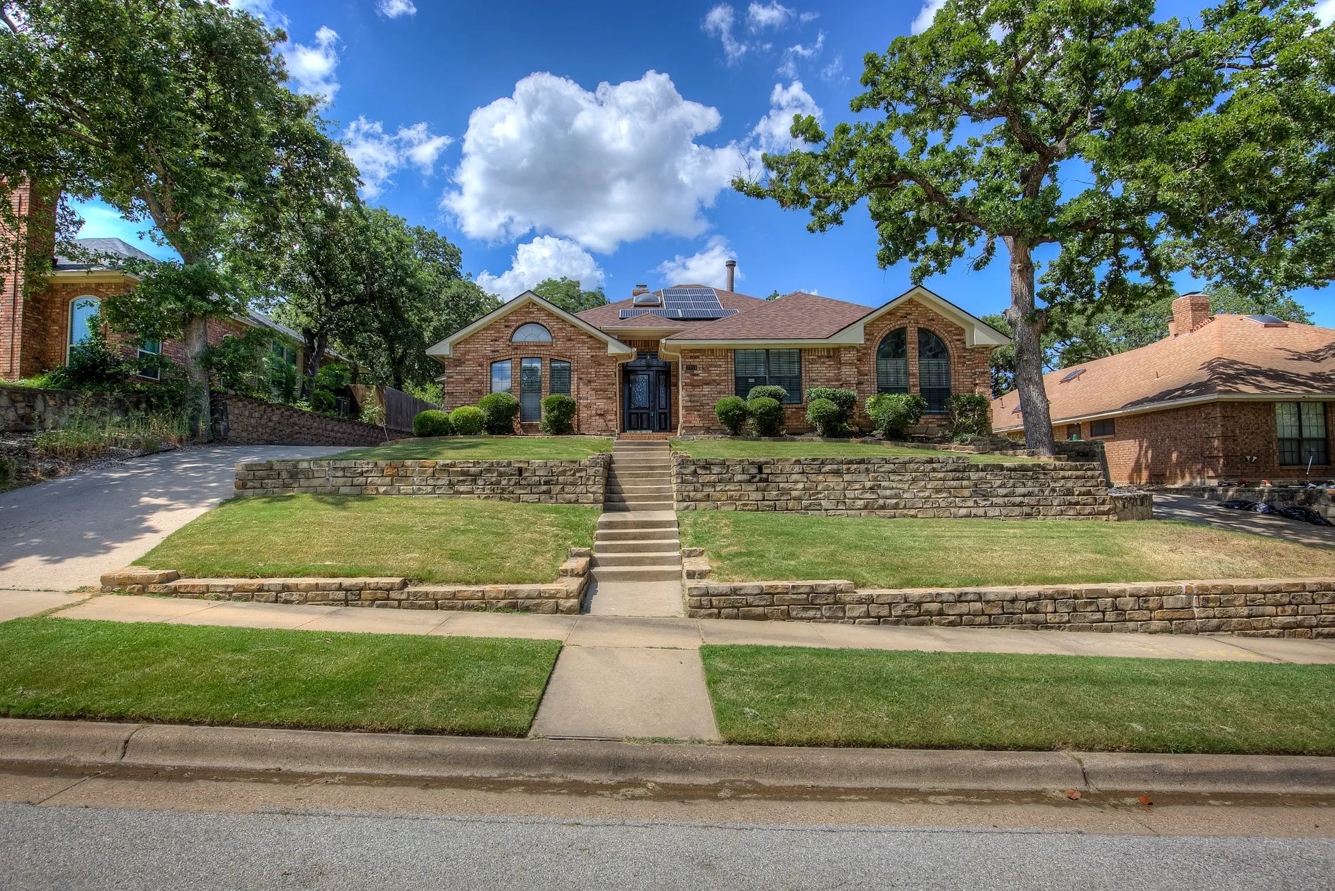 Single Family Residence For Rent in Tarrant County , 3914 Meadow Drive, Grapevine, Texas 76051, 4 Bedroom, 3 Bathroom, 2 Garage spaces, 2,256 Sqft, built in 1986, mls#21339891, Real Estate Agent in Grapevine, Homes For Rent in Tarrant county, Homes For Rent in Grapevine, Realtor in Grapevine Texas, Real Estate Brokerage Independent Realty Texas, Luminita Cordes Realtor