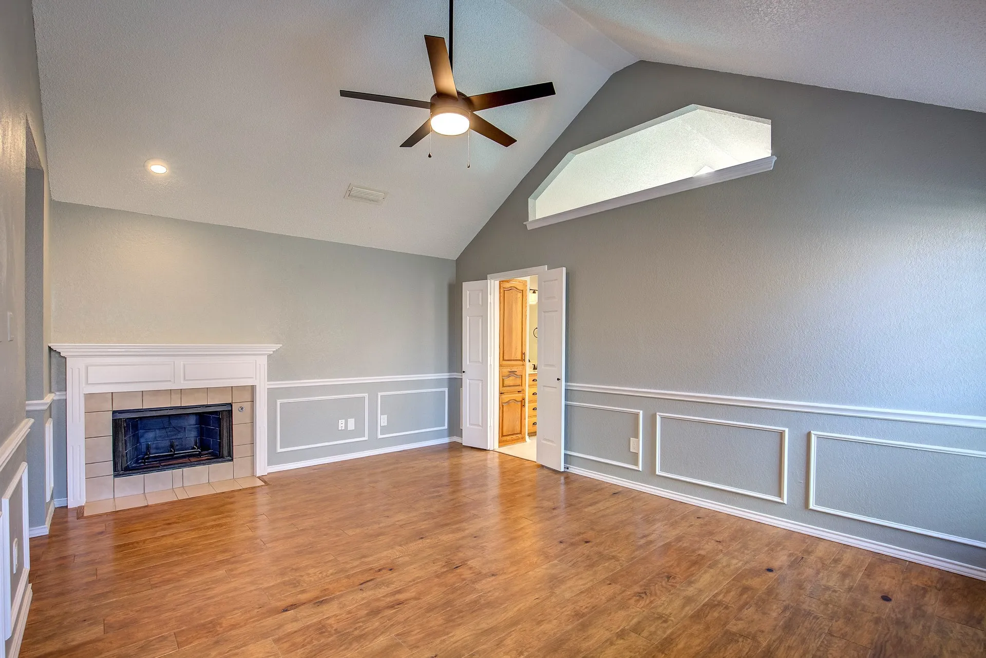 Single Family Residence For Rent in Tarrant County , 3914 Meadow Drive, Grapevine, Texas 76051, 4 Bedroom, 3 Bathroom, 2 Garage spaces, 2,256 Sqft, built in 1986, mls#21339891, Real Estate Agent in Grapevine, Homes For Rent in Tarrant county, Homes For Rent in Grapevine, Realtor in Grapevine Texas, Real Estate Brokerage Independent Realty Texas, Luminita Cordes Realtor