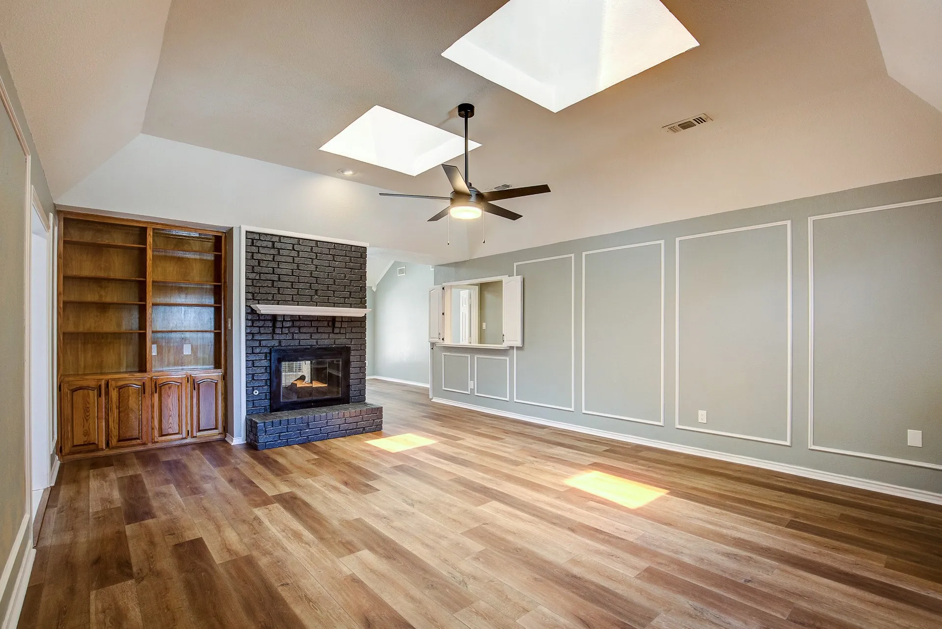 Single Family Residence For Rent in Tarrant County , 3914 Meadow Drive, Grapevine, Texas 76051, 4 Bedroom, 3 Bathroom, 2 Garage spaces, 2,256 Sqft, built in 1986, mls#21339891, Real Estate Agent in Grapevine, Homes For Rent in Tarrant county, Homes For Rent in Grapevine, Realtor in Grapevine Texas, Real Estate Brokerage Independent Realty Texas, Luminita Cordes Realtor