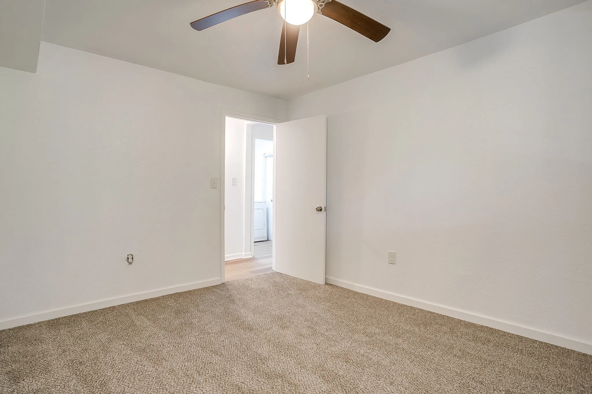 Single Family Residence For Rent in Hill County , 163 Giant Cedar Trail, Whitney, Texas 76692, 4 Bedroom, 2 Bathroom, Garage spaces, 2,480 Sqft, built in 1960, mls#21342950, Real Estate Agent in Whitney, Homes For Rent in Hill county, Homes For Rent in Whitney, Realtor in Whitney Texas, Real Estate Brokerage Independent Realty Texas, Luminita Cordes Realtor