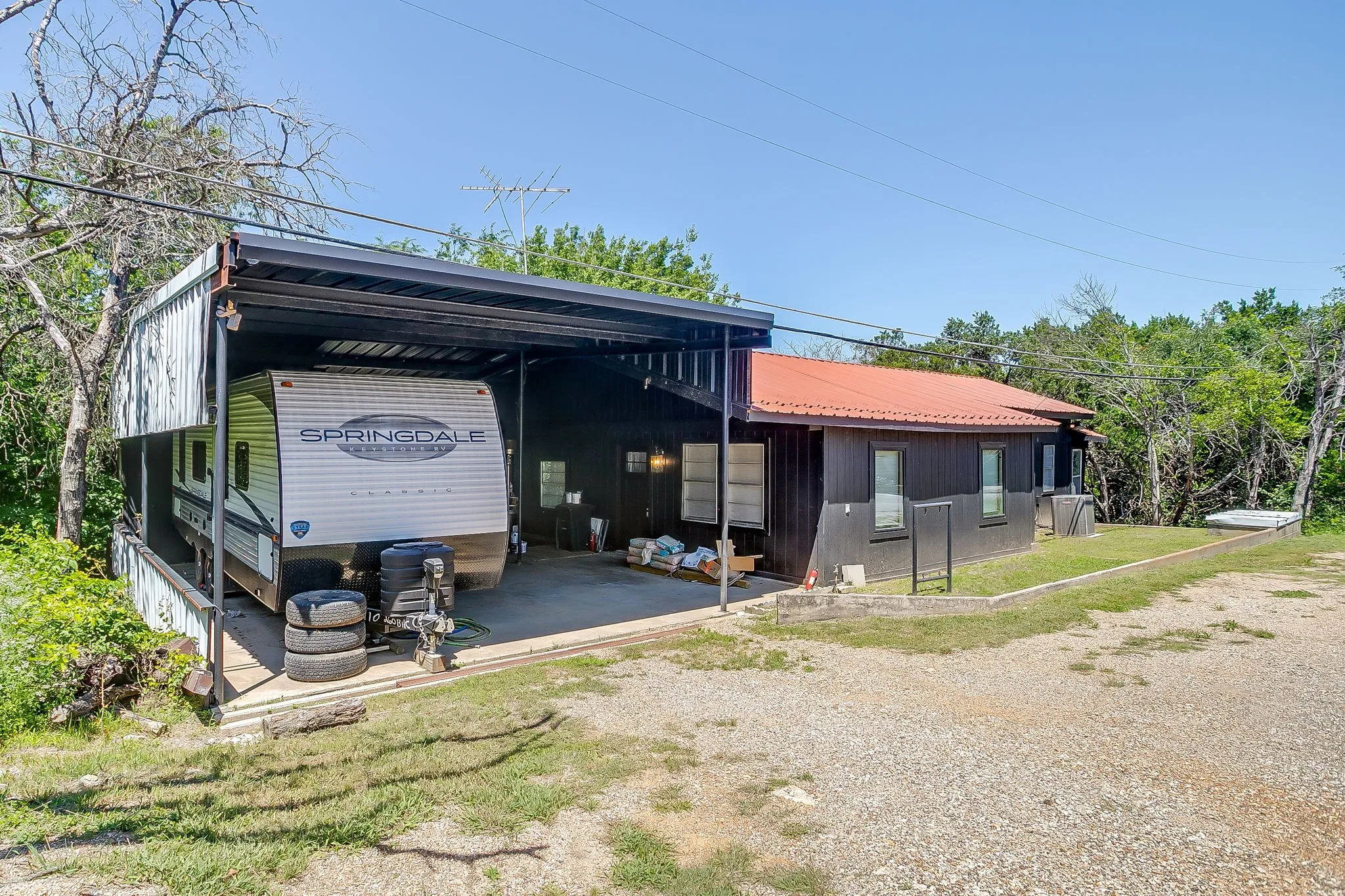 Single Family Residence For Rent in Hill County , 163 Giant Cedar Trail, Whitney, Texas 76692, 4 Bedroom, 2 Bathroom, Garage spaces, 2,480 Sqft, built in 1960, mls#21342950, Real Estate Agent in Whitney, Homes For Rent in Hill county, Homes For Rent in Whitney, Realtor in Whitney Texas, Real Estate Brokerage Independent Realty Texas, Luminita Cordes Realtor