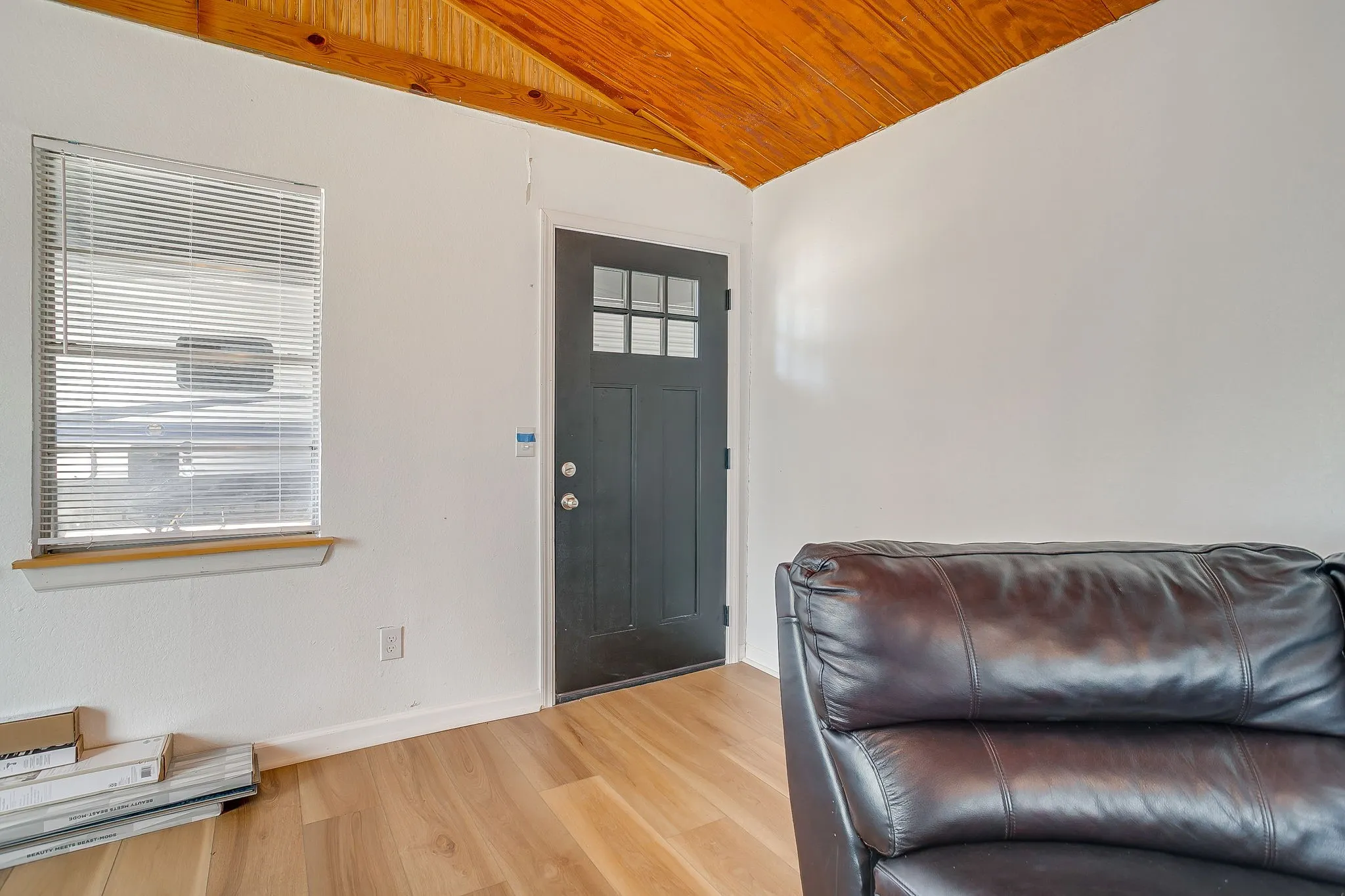 Single Family Residence For Rent in Hill County , 163 Giant Cedar Trail, Whitney, Texas 76692, 4 Bedroom, 2 Bathroom, Garage spaces, 2,480 Sqft, built in 1960, mls#21342950, Real Estate Agent in Whitney, Homes For Rent in Hill county, Homes For Rent in Whitney, Realtor in Whitney Texas, Real Estate Brokerage Independent Realty Texas, Luminita Cordes Realtor