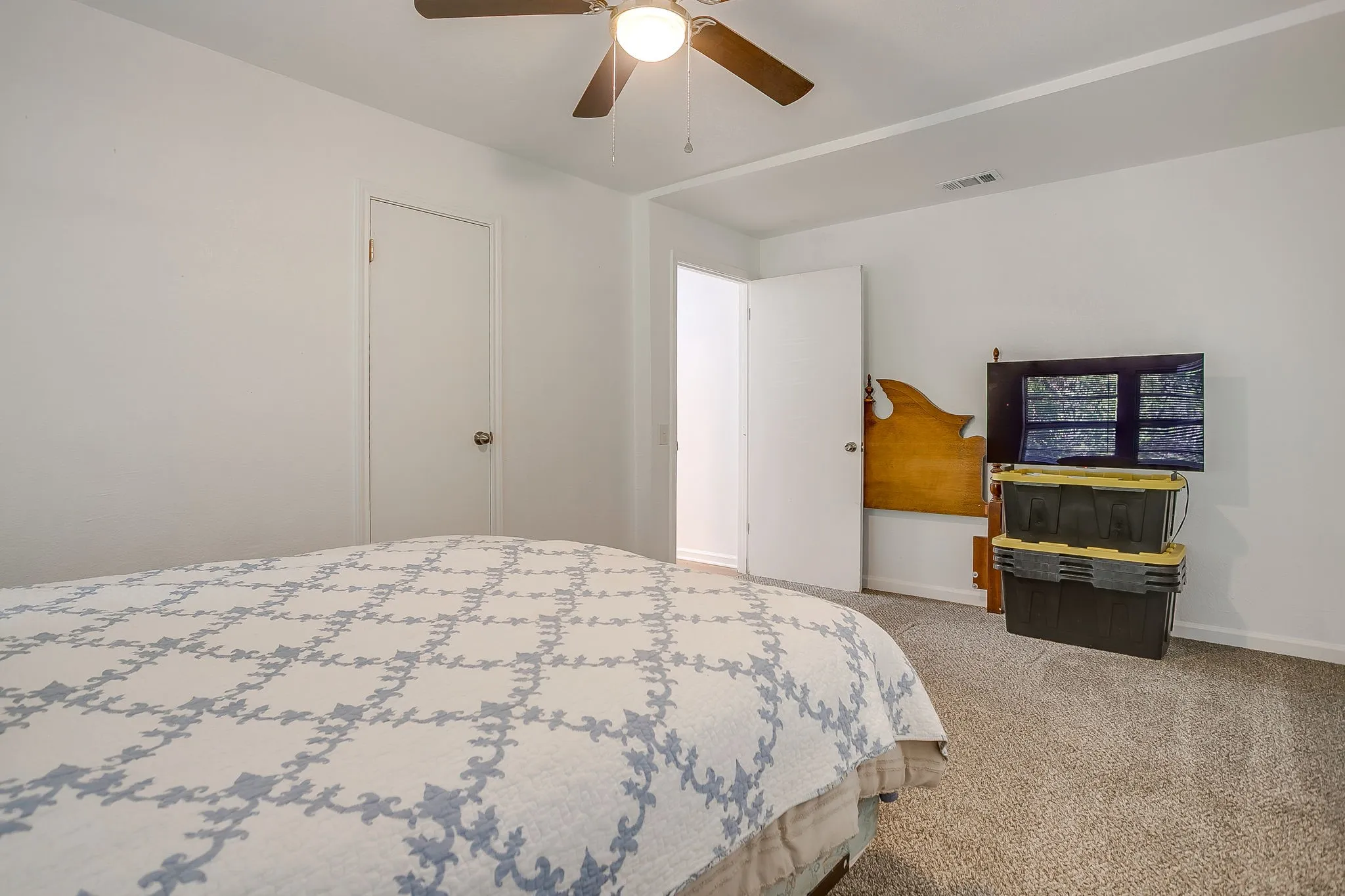 Single Family Residence For Rent in Hill County , 163 Giant Cedar Trail, Whitney, Texas 76692, 4 Bedroom, 2 Bathroom, Garage spaces, 2,480 Sqft, built in 1960, mls#21342950, Real Estate Agent in Whitney, Homes For Rent in Hill county, Homes For Rent in Whitney, Realtor in Whitney Texas, Real Estate Brokerage Independent Realty Texas, Luminita Cordes Realtor