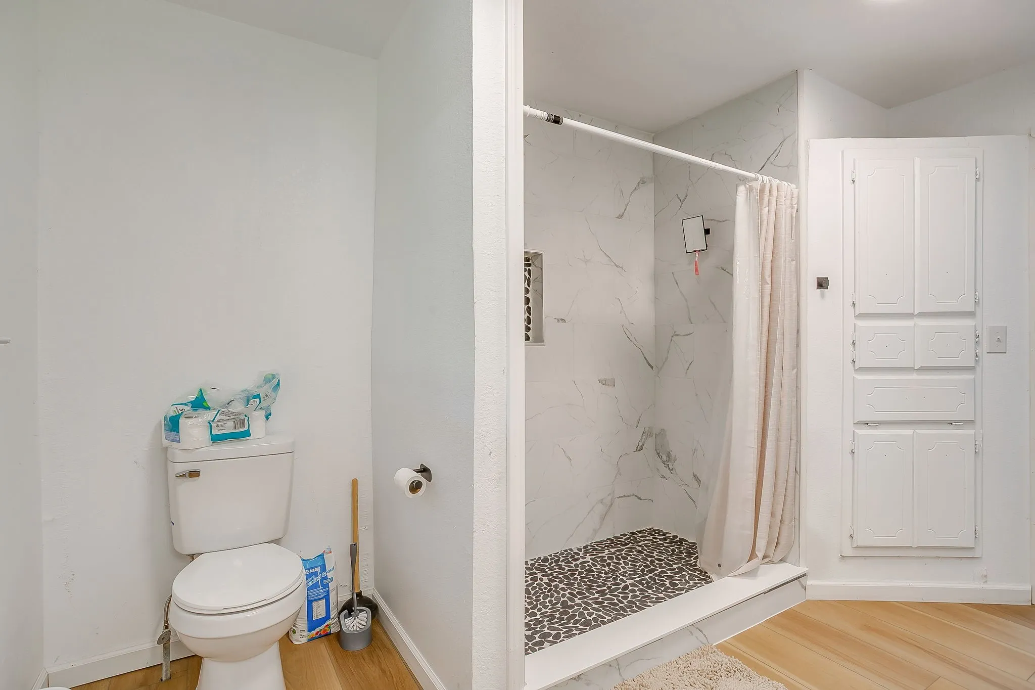 Single Family Residence For Rent in Hill County , 163 Giant Cedar Trail, Whitney, Texas 76692, 4 Bedroom, 2 Bathroom, Garage spaces, 2,480 Sqft, built in 1960, mls#21342950, Real Estate Agent in Whitney, Homes For Rent in Hill county, Homes For Rent in Whitney, Realtor in Whitney Texas, Real Estate Brokerage Independent Realty Texas, Luminita Cordes Realtor