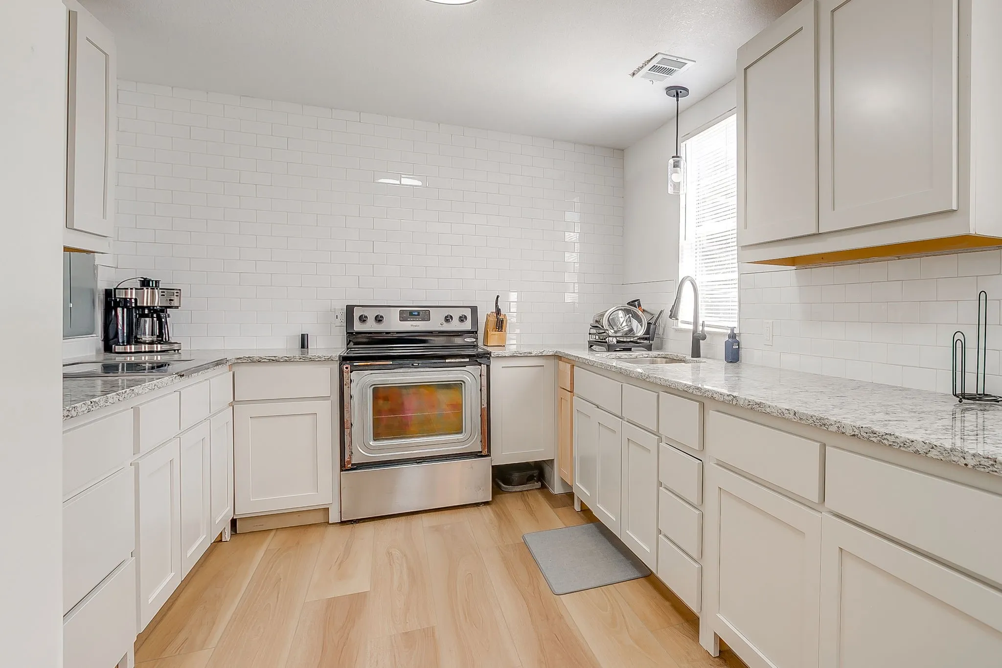 Single Family Residence For Rent in Hill County , 163 Giant Cedar Trail, Whitney, Texas 76692, 4 Bedroom, 2 Bathroom, Garage spaces, 2,480 Sqft, built in 1960, mls#21342950, Real Estate Agent in Whitney, Homes For Rent in Hill county, Homes For Rent in Whitney, Realtor in Whitney Texas, Real Estate Brokerage Independent Realty Texas, Luminita Cordes Realtor