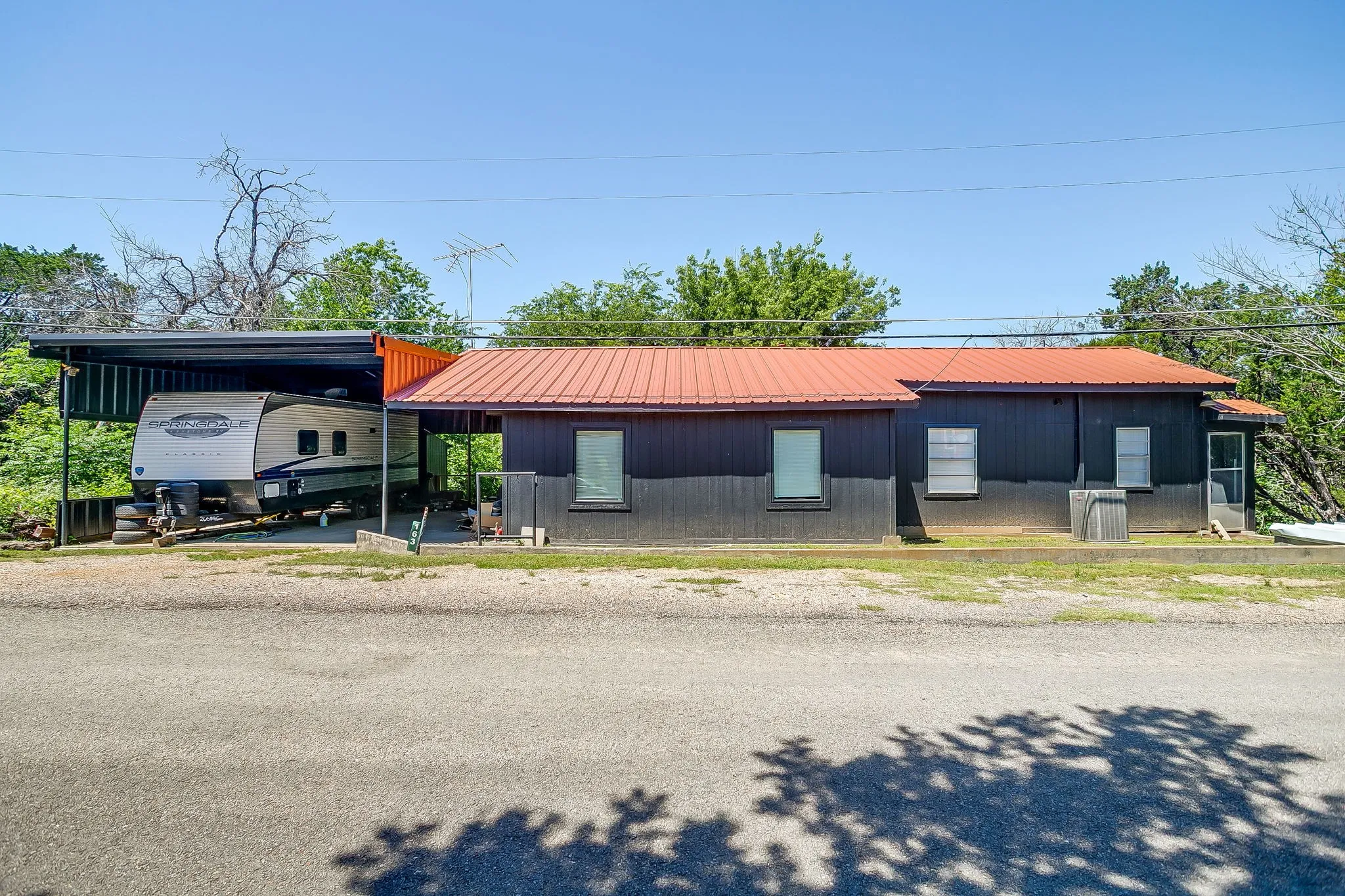 Single Family Residence For Rent in Hill County , 163 Giant Cedar Trail, Whitney, Texas 76692, 4 Bedroom, 2 Bathroom, Garage spaces, 2,480 Sqft, built in 1960, mls#21342950, Real Estate Agent in Whitney, Homes For Rent in Hill county, Homes For Rent in Whitney, Realtor in Whitney Texas, Real Estate Brokerage Independent Realty Texas, Luminita Cordes Realtor