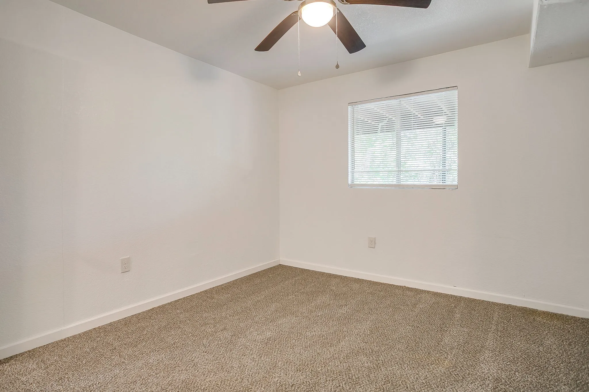 Single Family Residence For Rent in Hill County , 163 Giant Cedar Trail, Whitney, Texas 76692, 4 Bedroom, 2 Bathroom, Garage spaces, 2,480 Sqft, built in 1960, mls#21342950, Real Estate Agent in Whitney, Homes For Rent in Hill county, Homes For Rent in Whitney, Realtor in Whitney Texas, Real Estate Brokerage Independent Realty Texas, Luminita Cordes Realtor
