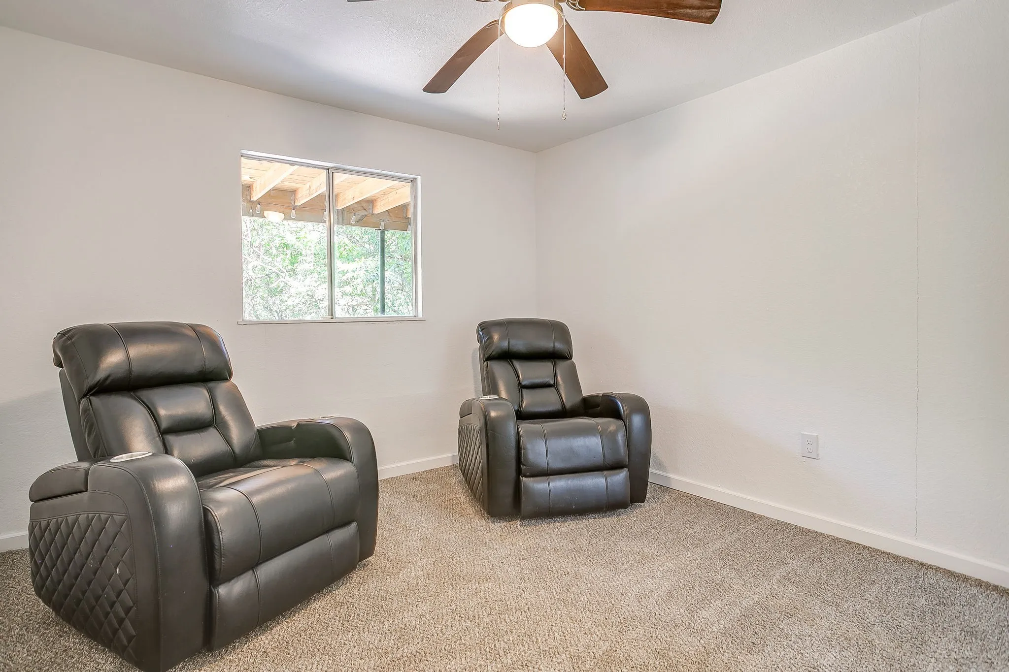 Single Family Residence For Rent in Hill County , 163 Giant Cedar Trail, Whitney, Texas 76692, 4 Bedroom, 2 Bathroom, Garage spaces, 2,480 Sqft, built in 1960, mls#21342950, Real Estate Agent in Whitney, Homes For Rent in Hill county, Homes For Rent in Whitney, Realtor in Whitney Texas, Real Estate Brokerage Independent Realty Texas, Luminita Cordes Realtor