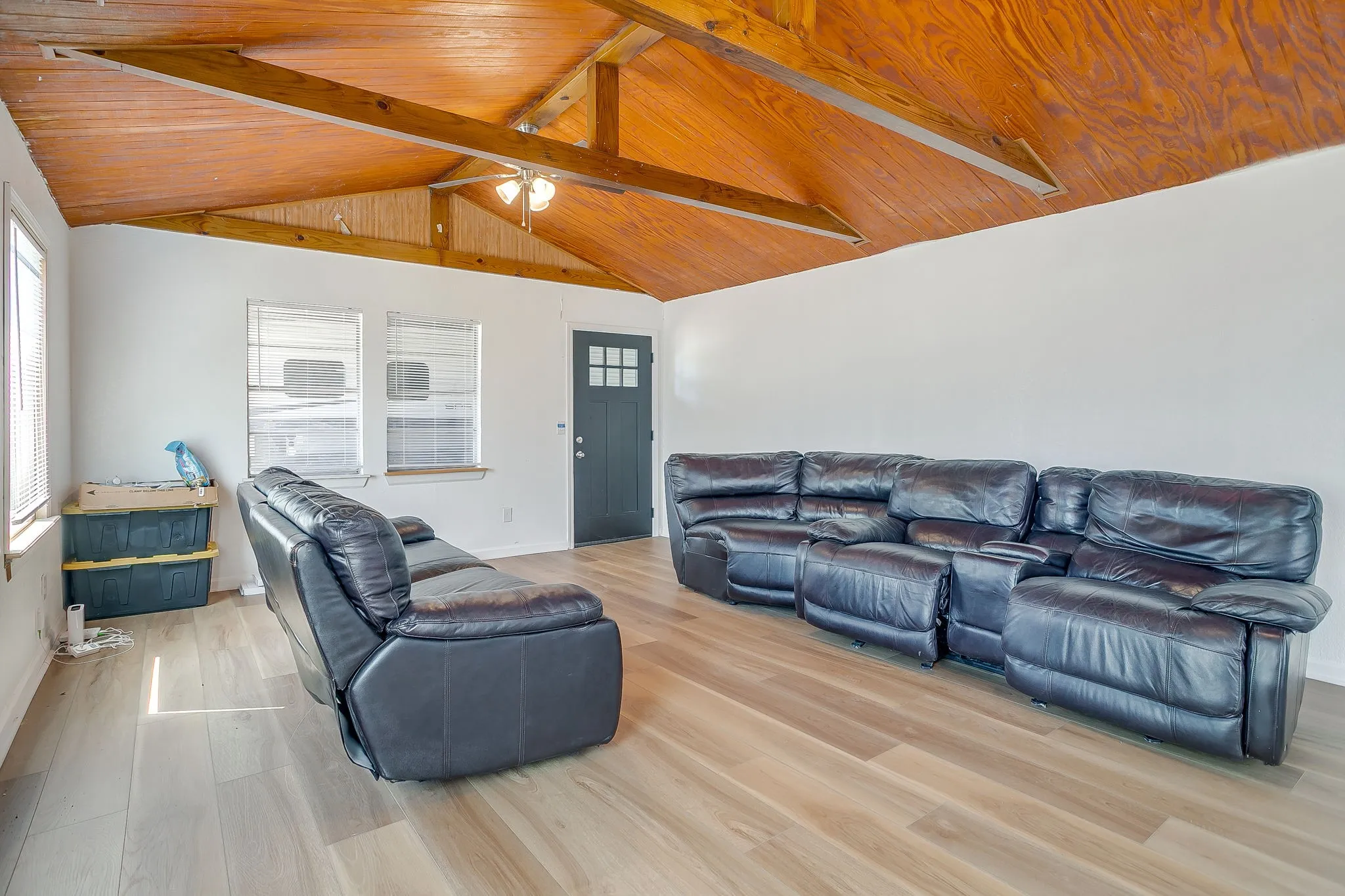 Single Family Residence For Rent in Hill County , 163 Giant Cedar Trail, Whitney, Texas 76692, 4 Bedroom, 2 Bathroom, Garage spaces, 2,480 Sqft, built in 1960, mls#21342950, Real Estate Agent in Whitney, Homes For Rent in Hill county, Homes For Rent in Whitney, Realtor in Whitney Texas, Real Estate Brokerage Independent Realty Texas, Luminita Cordes Realtor