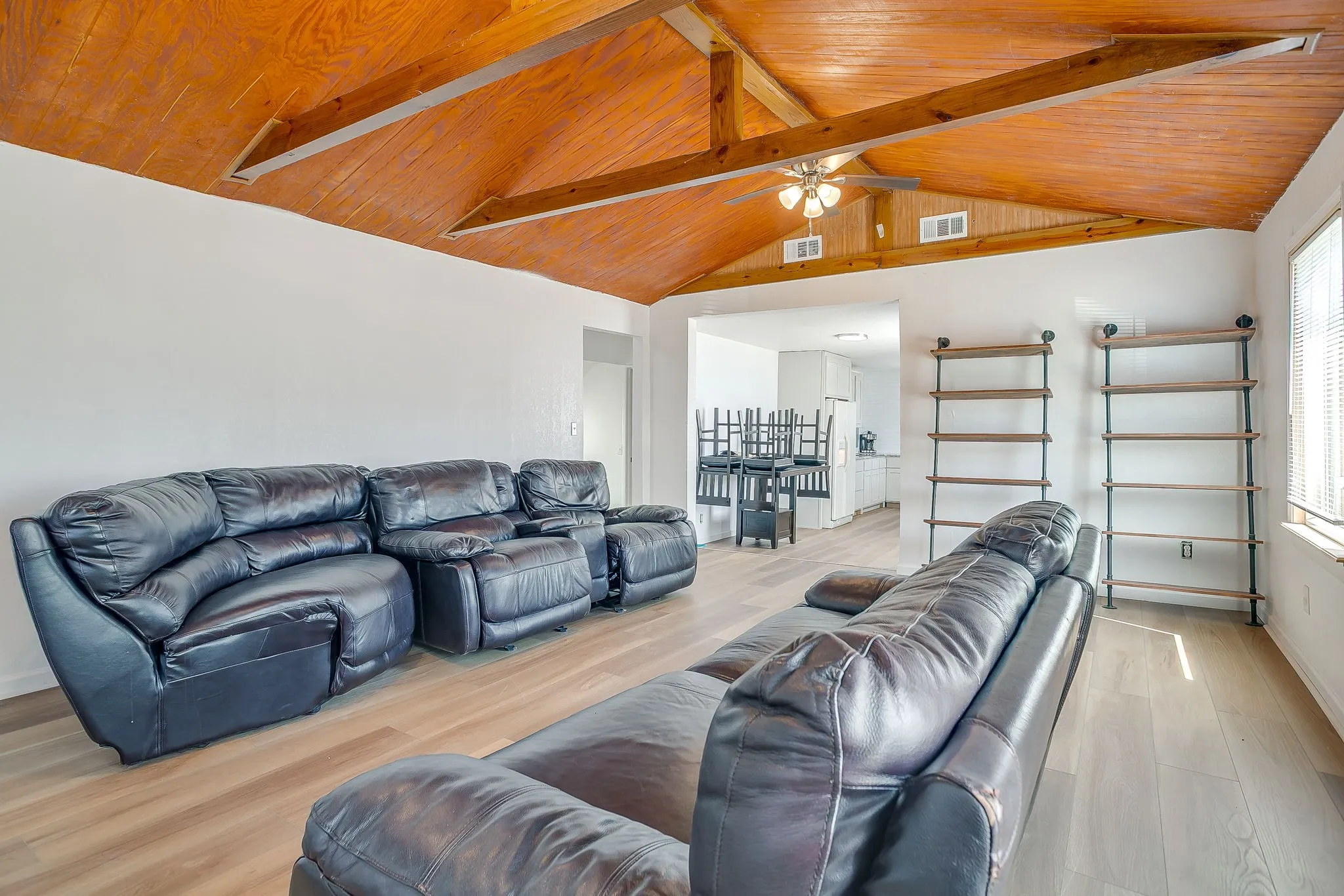 Single Family Residence For Rent in Hill County , 163 Giant Cedar Trail, Whitney, Texas 76692, 4 Bedroom, 2 Bathroom, Garage spaces, 2,480 Sqft, built in 1960, mls#21342950, Real Estate Agent in Whitney, Homes For Rent in Hill county, Homes For Rent in Whitney, Realtor in Whitney Texas, Real Estate Brokerage Independent Realty Texas, Luminita Cordes Realtor