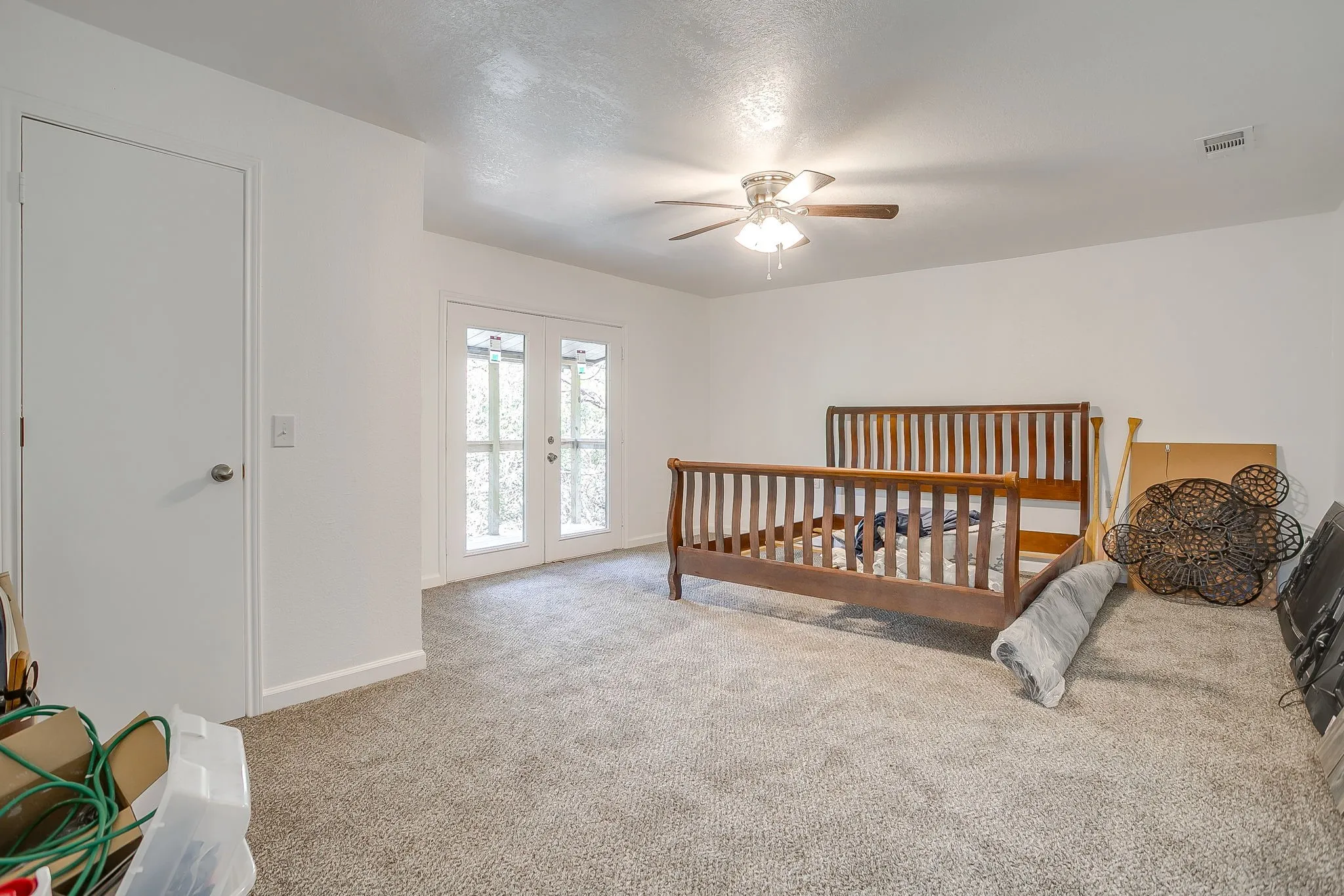 Single Family Residence For Rent in Hill County , 163 Giant Cedar Trail, Whitney, Texas 76692, 4 Bedroom, 2 Bathroom, Garage spaces, 2,480 Sqft, built in 1960, mls#21342950, Real Estate Agent in Whitney, Homes For Rent in Hill county, Homes For Rent in Whitney, Realtor in Whitney Texas, Real Estate Brokerage Independent Realty Texas, Luminita Cordes Realtor