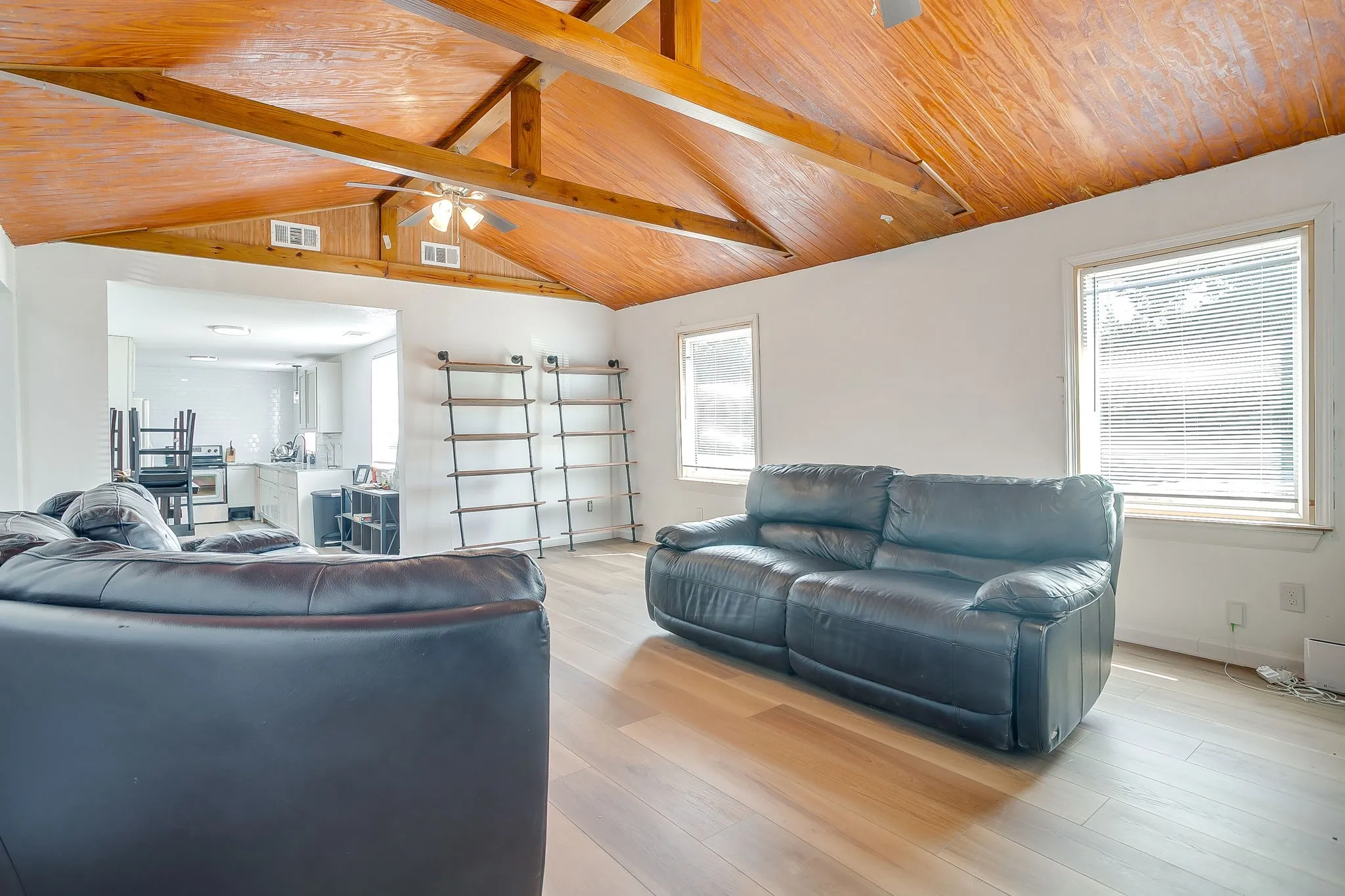 Single Family Residence For Rent in Hill County , 163 Giant Cedar Trail, Whitney, Texas 76692, 4 Bedroom, 2 Bathroom, Garage spaces, 2,480 Sqft, built in 1960, mls#21342950, Real Estate Agent in Whitney, Homes For Rent in Hill county, Homes For Rent in Whitney, Realtor in Whitney Texas, Real Estate Brokerage Independent Realty Texas, Luminita Cordes Realtor