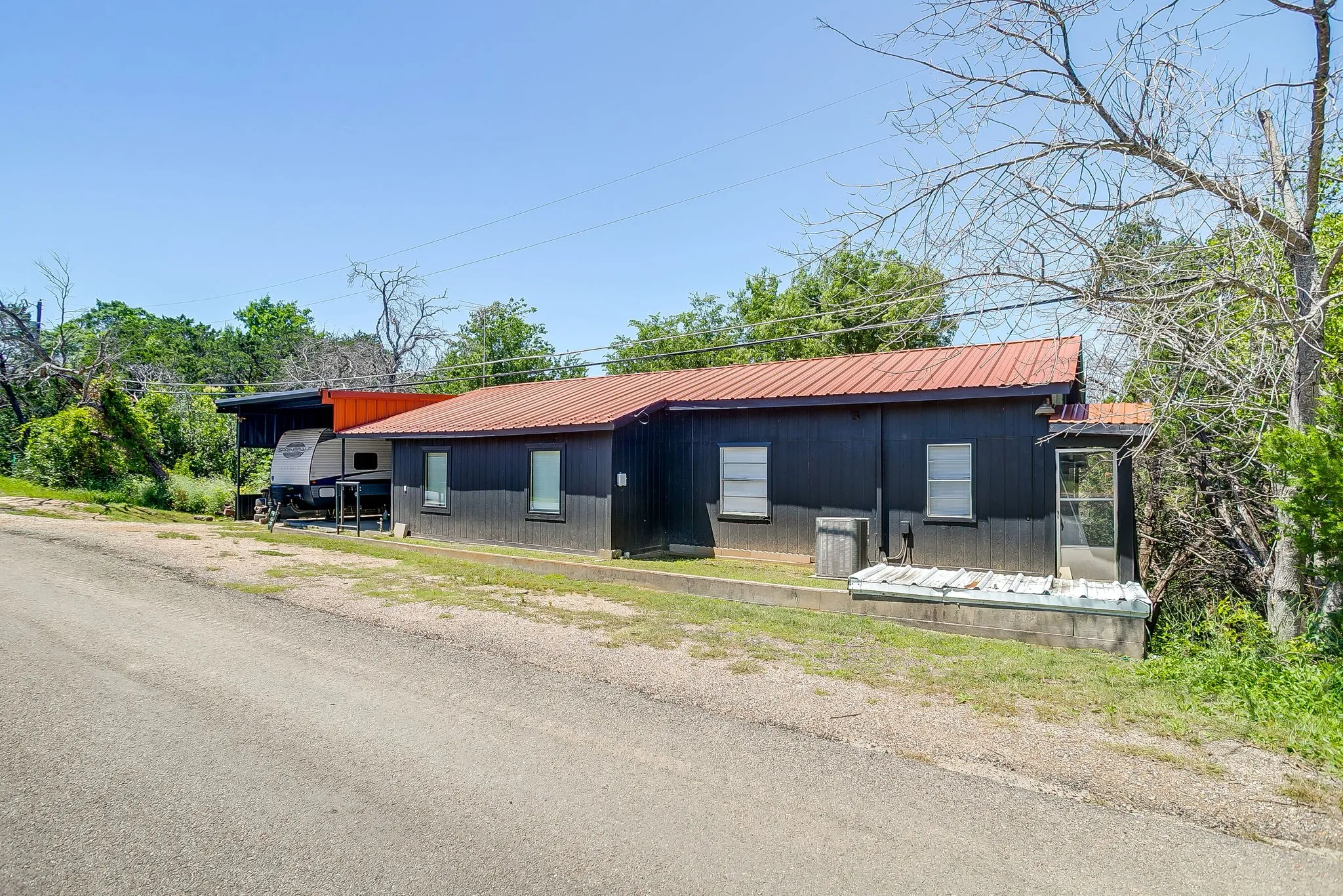 Single Family Residence For Rent in Hill County , 163 Giant Cedar Trail, Whitney, Texas 76692, 4 Bedroom, 2 Bathroom, Garage spaces, 2,480 Sqft, built in 1960, mls#21342950, Real Estate Agent in Whitney, Homes For Rent in Hill county, Homes For Rent in Whitney, Realtor in Whitney Texas, Real Estate Brokerage Independent Realty Texas, Luminita Cordes Realtor