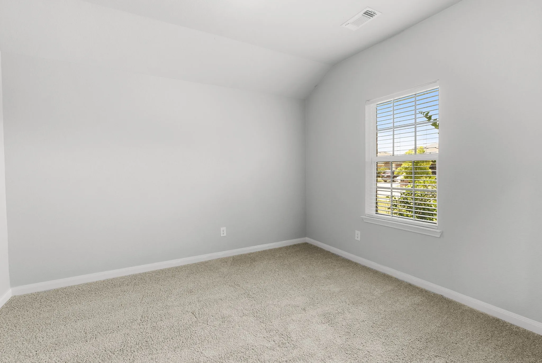 Single Family Residence For Sale in Kaufman County , 9440 Smoke Tree Drive, Forney, Texas 75126, 4 Bedroom, 2 Bathroom, 2 Garage spaces, 2,049 Sqft, built in 2017, mls#21337737, Real Estate Agent in Forney, Homes For Sale in Kaufman county, Homes For Sale in Forney, Realtor in Forney Texas, Real Estate Brokerage Independent Realty Texas, Luminita Cordes Realtor
