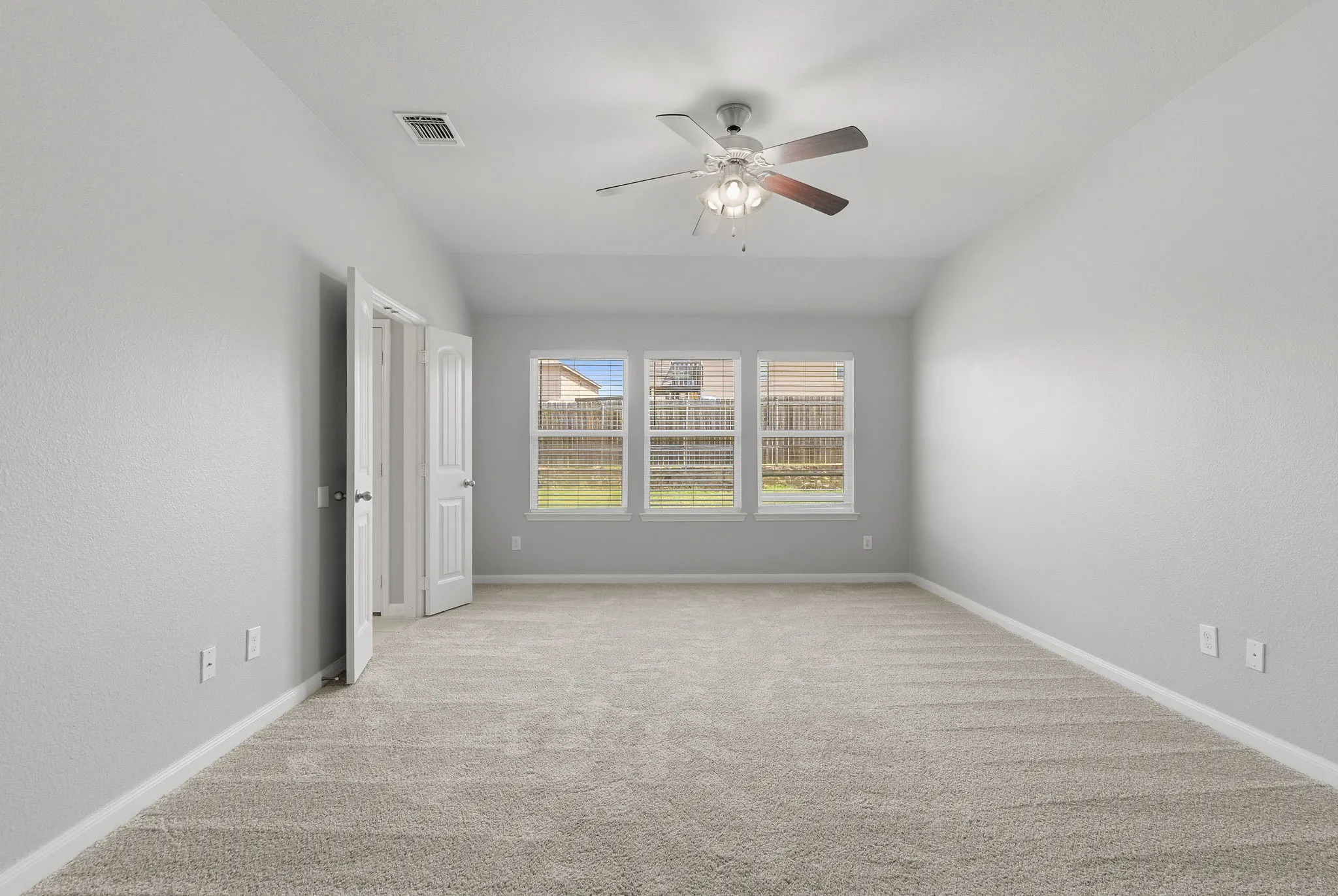 Single Family Residence For Sale in Kaufman County , 9440 Smoke Tree Drive, Forney, Texas 75126, 4 Bedroom, 2 Bathroom, 2 Garage spaces, 2,049 Sqft, built in 2017, mls#21337737, Real Estate Agent in Forney, Homes For Sale in Kaufman county, Homes For Sale in Forney, Realtor in Forney Texas, Real Estate Brokerage Independent Realty Texas, Luminita Cordes Realtor
