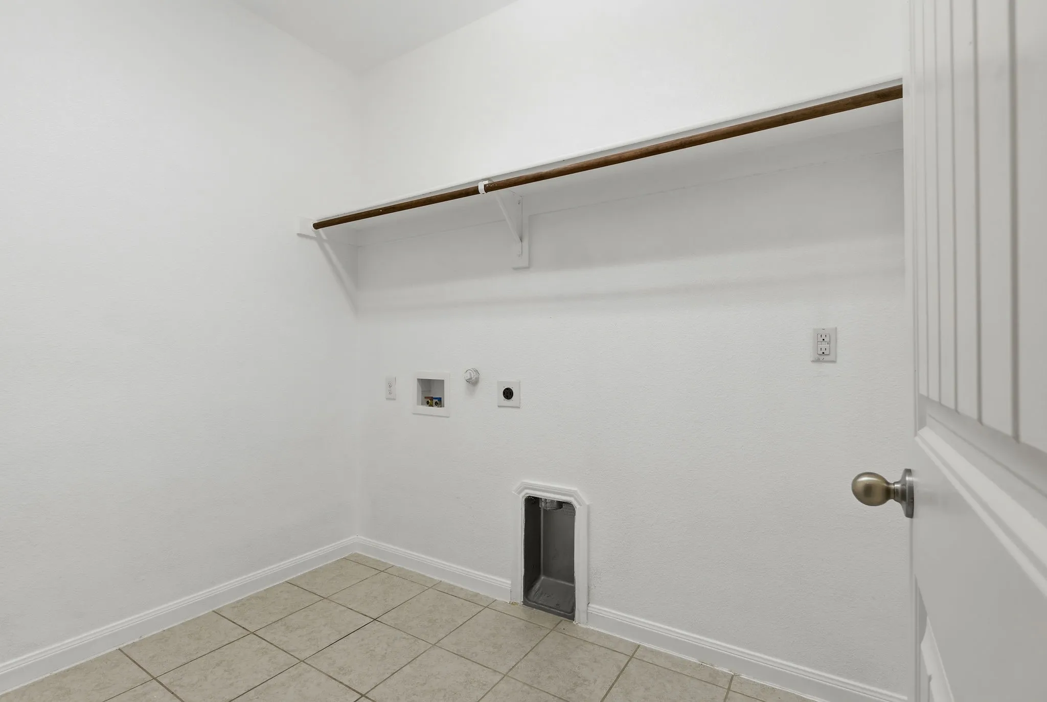 Single Family Residence For Sale in Kaufman County , 9440 Smoke Tree Drive, Forney, Texas 75126, 4 Bedroom, 2 Bathroom, 2 Garage spaces, 2,049 Sqft, built in 2017, mls#21337737, Real Estate Agent in Forney, Homes For Sale in Kaufman county, Homes For Sale in Forney, Realtor in Forney Texas, Real Estate Brokerage Independent Realty Texas, Luminita Cordes Realtor