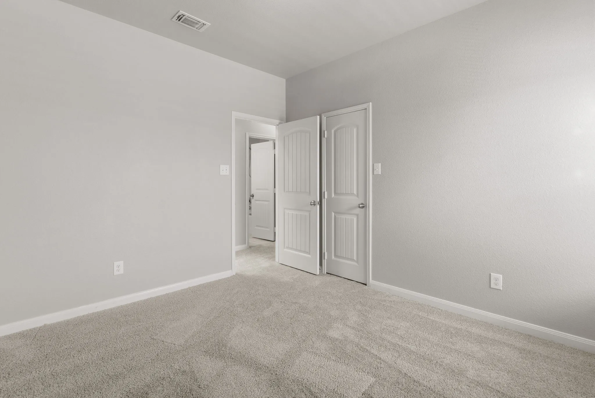 Single Family Residence For Sale in Kaufman County , 9440 Smoke Tree Drive, Forney, Texas 75126, 4 Bedroom, 2 Bathroom, 2 Garage spaces, 2,049 Sqft, built in 2017, mls#21337737, Real Estate Agent in Forney, Homes For Sale in Kaufman county, Homes For Sale in Forney, Realtor in Forney Texas, Real Estate Brokerage Independent Realty Texas, Luminita Cordes Realtor