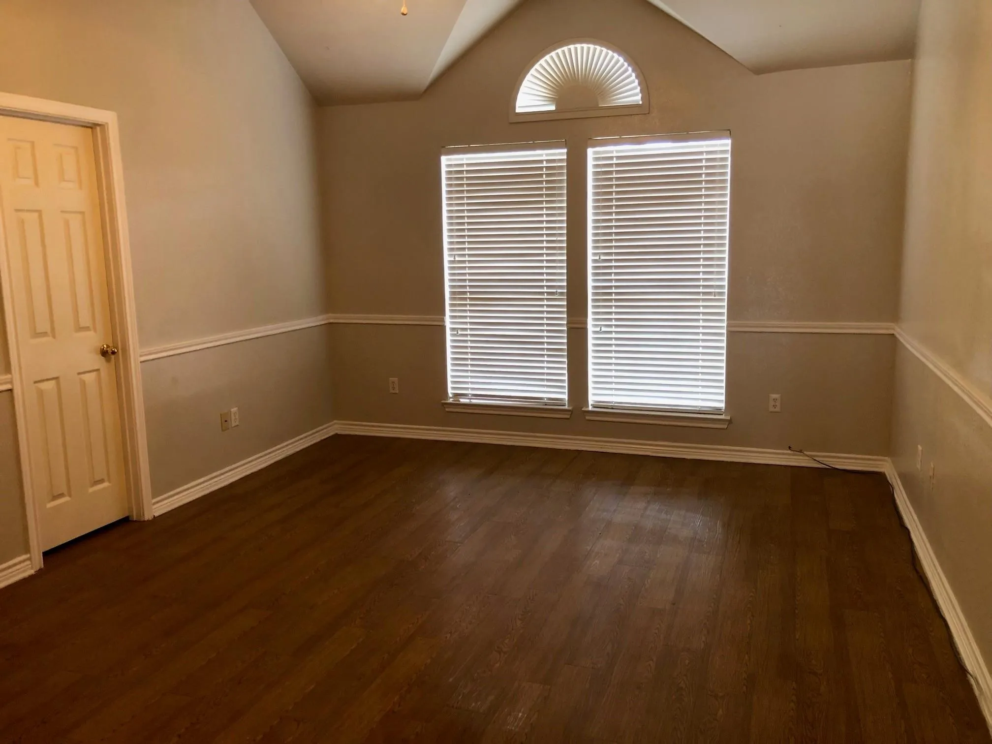 Single Family Residence For Rent in Tarrant County , 1406 Oxford Drive, Mansfield, Texas 76063, 4 Bedroom, 2 Bathroom, 2 Garage spaces, 1,740 Sqft, built in 1998, mls#21342983, Real Estate Agent in Mansfield, Homes For Rent in Tarrant county, Homes For Rent in Mansfield, Realtor in Mansfield Texas, Real Estate Brokerage Independent Realty Texas, Luminita Cordes Realtor