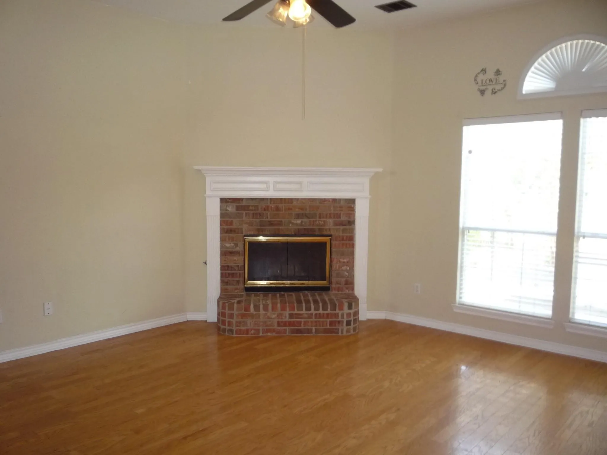 Single Family Residence For Rent in Tarrant County , 1406 Oxford Drive, Mansfield, Texas 76063, 4 Bedroom, 2 Bathroom, 2 Garage spaces, 1,740 Sqft, built in 1998, mls#21342983, Real Estate Agent in Mansfield, Homes For Rent in Tarrant county, Homes For Rent in Mansfield, Realtor in Mansfield Texas, Real Estate Brokerage Independent Realty Texas, Luminita Cordes Realtor