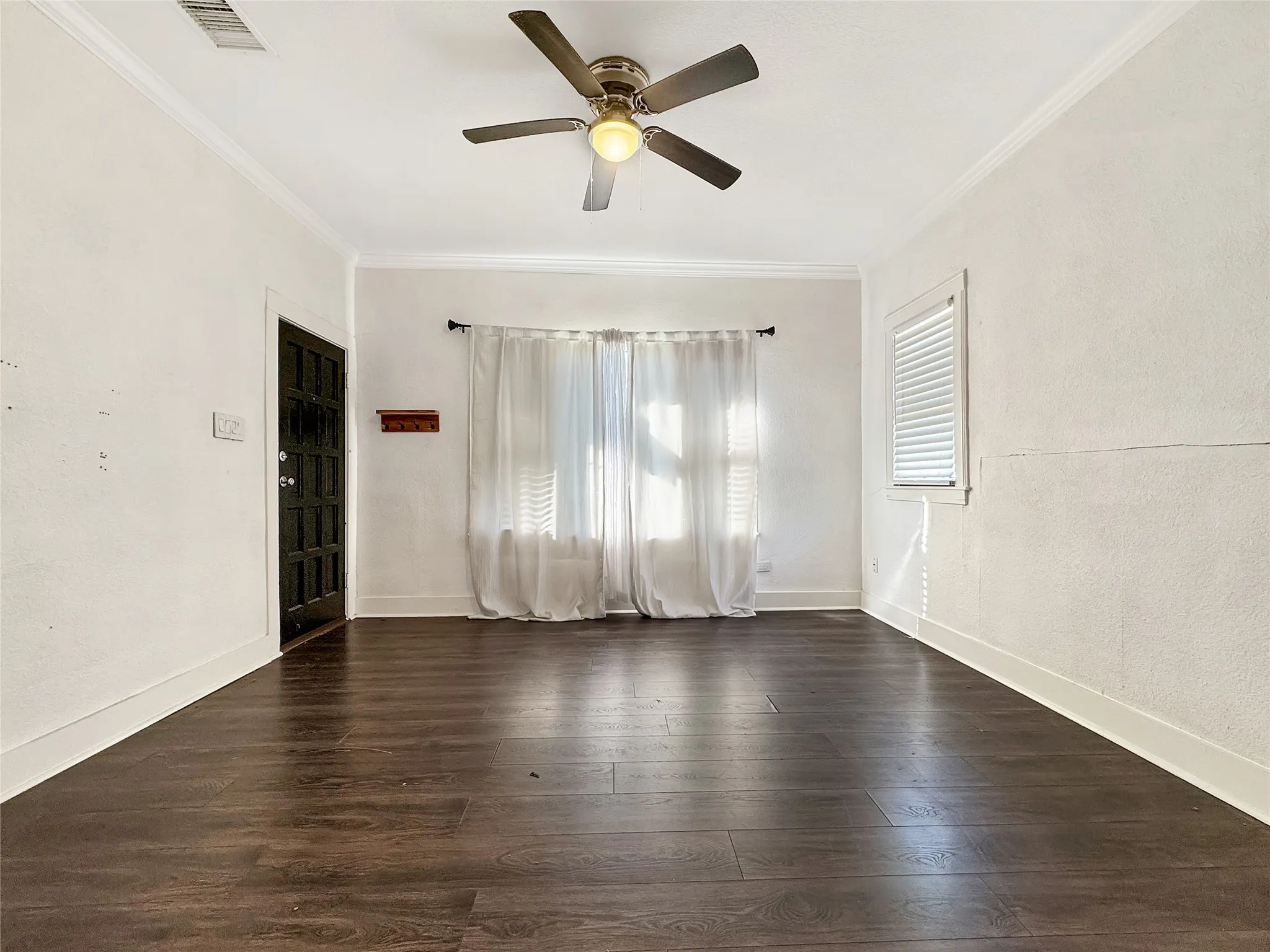 Single Family Residence For Rent in Dallas County , 2847 Metropolitan Avenue, Dallas, Texas 75215, 3 Bedrooms, 1 Bathroom, Garage spaces, 1,344 Sqft, built in 1930, Price $2,000, mls#21342990, Real Estate Agent in Dallas, Homes For Rent in Dallas county, Homes For Rent in Dallas, Realtor in Dallas Texas, Real Estate Brokerage Independent Realty Texas, Luminita Cordes Realtor