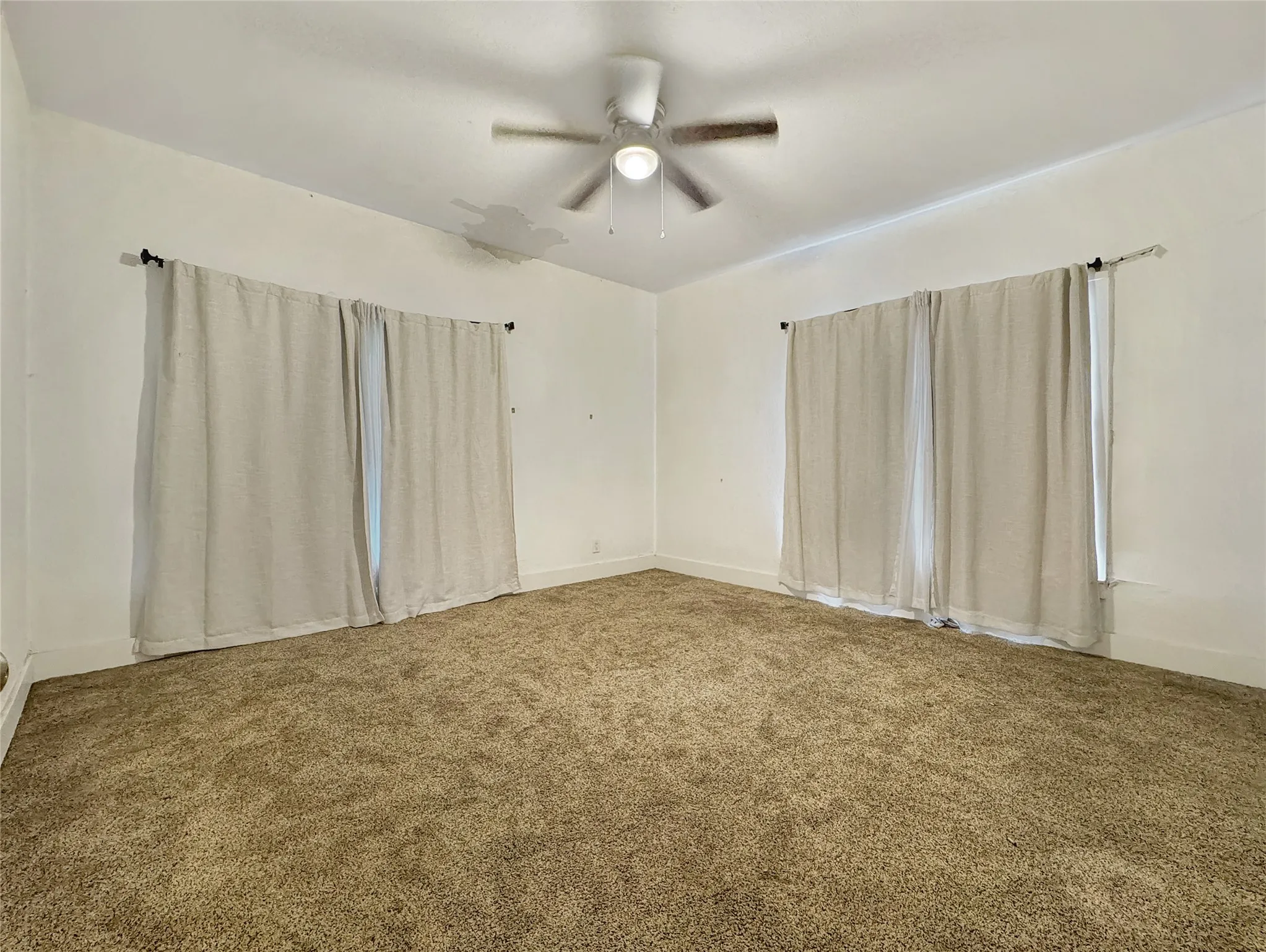Single Family Residence For Rent in Dallas County , 2847 Metropolitan Avenue, Dallas, Texas 75215, 3 Bedrooms, 1 Bathroom, Garage spaces, 1,344 Sqft, built in 1930, Price $2,000, mls#21342990, Real Estate Agent in Dallas, Homes For Rent in Dallas county, Homes For Rent in Dallas, Realtor in Dallas Texas, Real Estate Brokerage Independent Realty Texas, Luminita Cordes Realtor