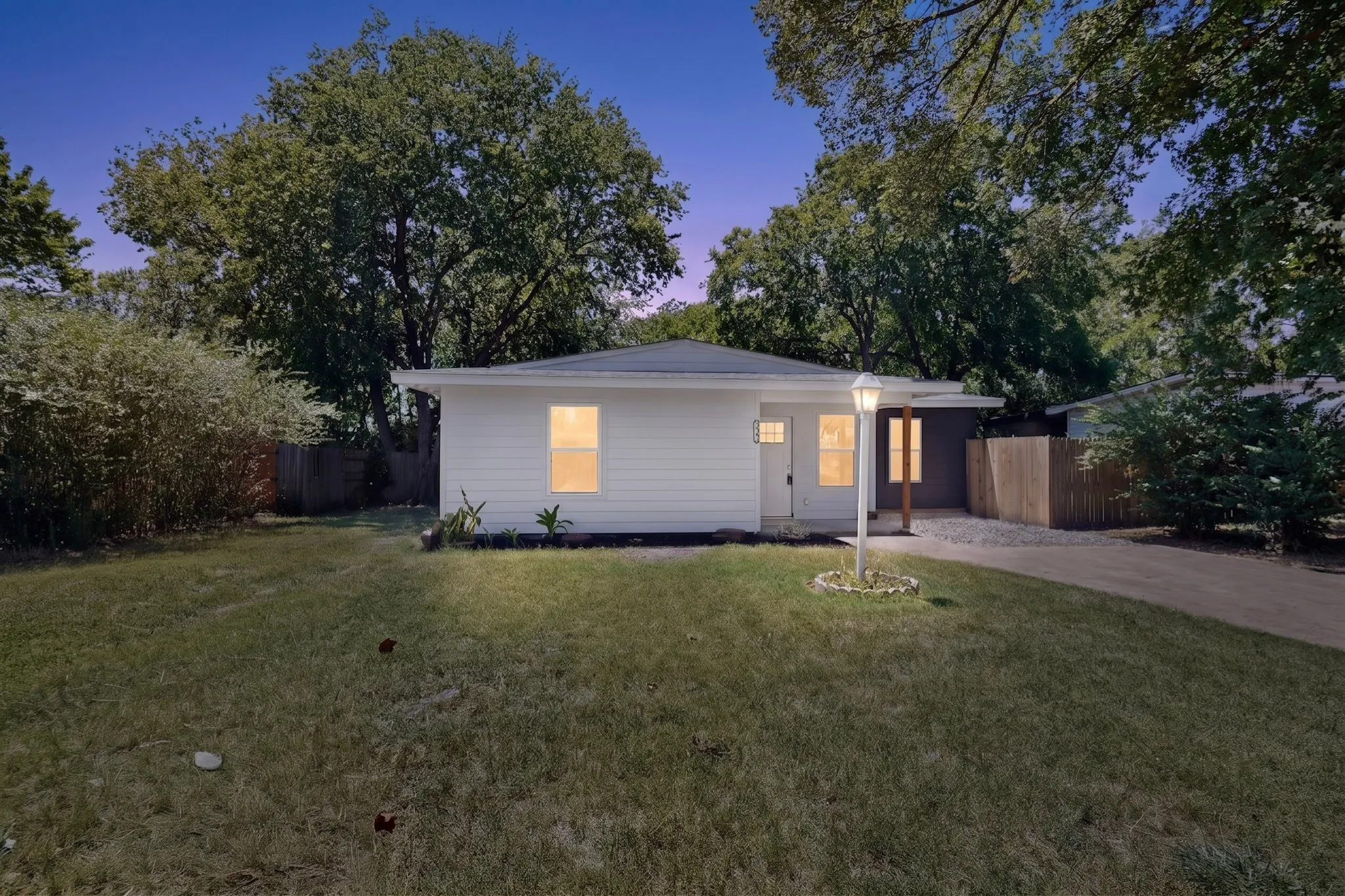 Single Family Residence For Sale in Dallas County , 703 Jardin Drive, Mesquite, Texas 75149, 3 Bedroom, 2 Bathroom, Garage spaces, 1,203 Sqft, built in 1954, mls#21342946, Real Estate Agent in Mesquite, Homes For Sale in Dallas county, Homes For Sale in Mesquite, Realtor in Mesquite Texas, Real Estate Brokerage Independent Realty Texas, Luminita Cordes Realtor