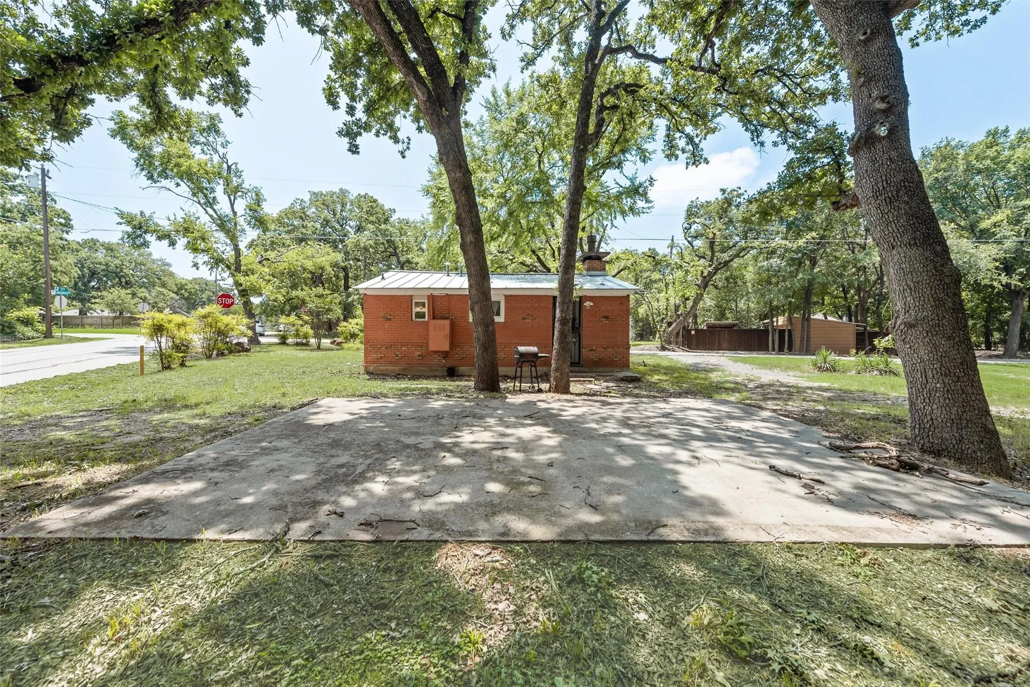 Single Family Residence For Sale in Denton County , 501 Lakeshore Road, Shady Shores, Texas 76208, 1 Bedroom, 1 Bathroom, Garage spaces, 696 Sqft, built in 1967, mls#21343006, Real Estate Agent in Shady Shores, Homes For Sale in Denton county, Homes For Sale in Shady Shores, Realtor in Shady Shores Texas, Real Estate Brokerage Independent Realty Texas, Luminita Cordes Realtor