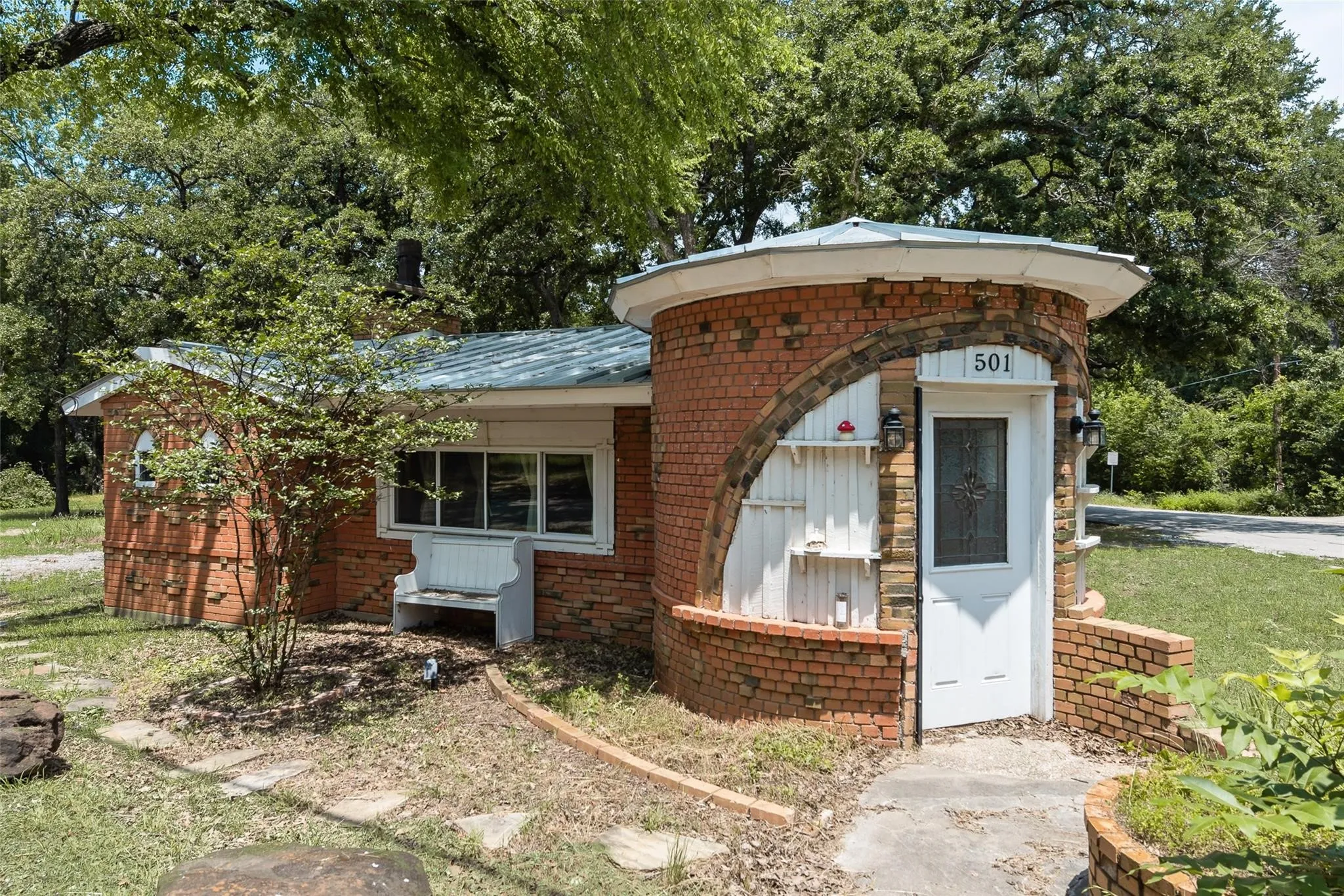 Single Family Residence For Sale in Denton County , 501 Lakeshore Road, Shady Shores, Texas 76208, 1 Bedroom, 1 Bathroom, Garage spaces, 696 Sqft, built in 1967, mls#21343006, Real Estate Agent in Shady Shores, Homes For Sale in Denton county, Homes For Sale in Shady Shores, Realtor in Shady Shores Texas, Real Estate Brokerage Independent Realty Texas, Luminita Cordes Realtor