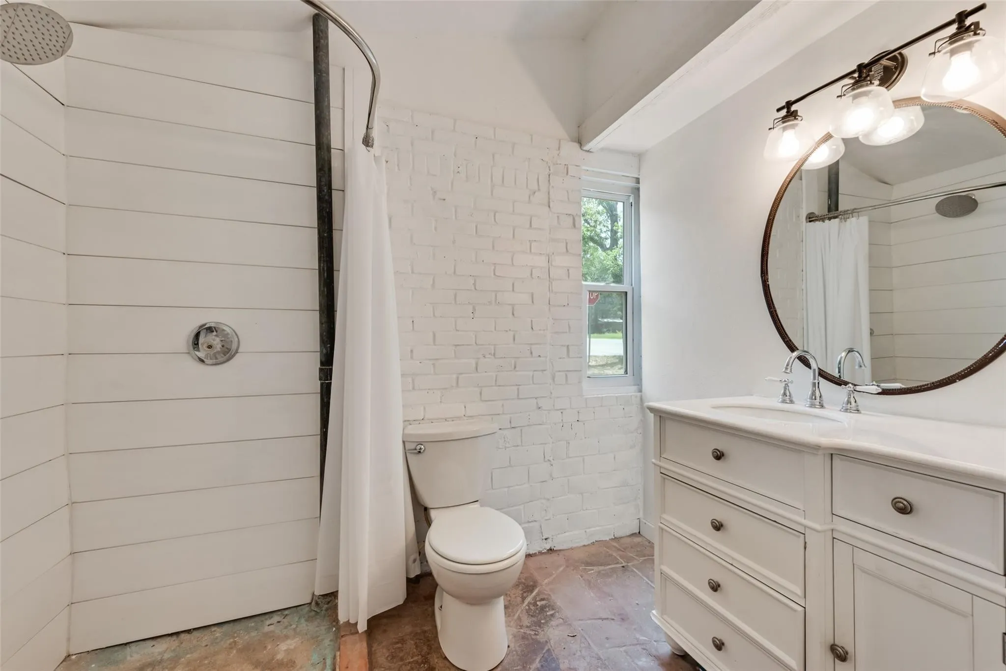 Single Family Residence For Sale in Denton County , 501 Lakeshore Road, Shady Shores, Texas 76208, 1 Bedroom, 1 Bathroom, Garage spaces, 696 Sqft, built in 1967, mls#21343006, Real Estate Agent in Shady Shores, Homes For Sale in Denton county, Homes For Sale in Shady Shores, Realtor in Shady Shores Texas, Real Estate Brokerage Independent Realty Texas, Luminita Cordes Realtor