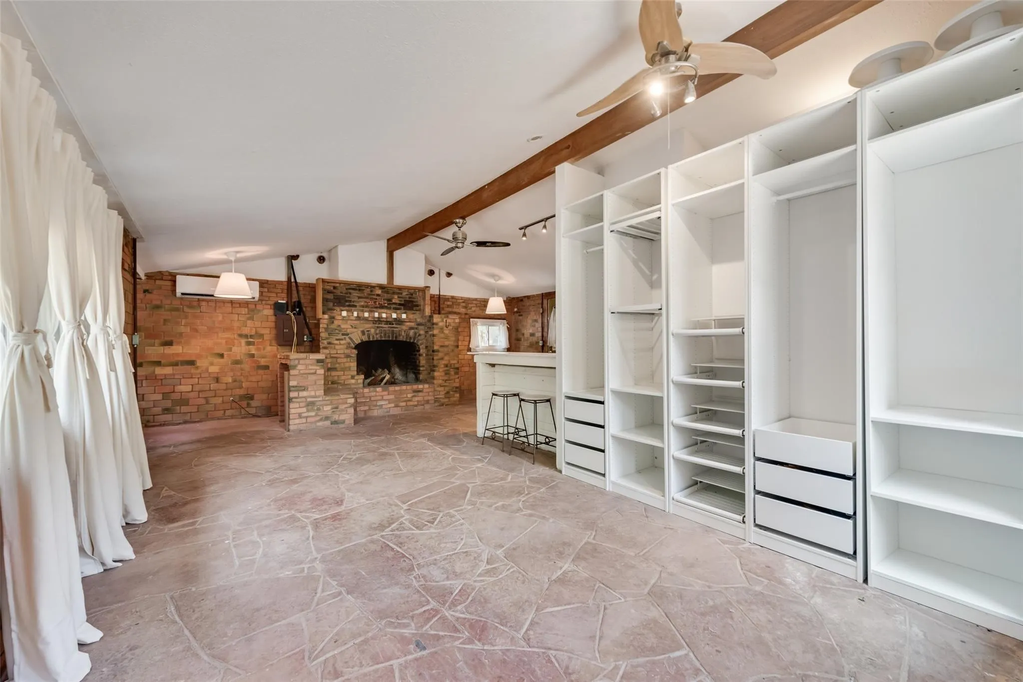 Single Family Residence For Sale in Denton County , 501 Lakeshore Road, Shady Shores, Texas 76208, 1 Bedroom, 1 Bathroom, Garage spaces, 696 Sqft, built in 1967, mls#21343006, Real Estate Agent in Shady Shores, Homes For Sale in Denton county, Homes For Sale in Shady Shores, Realtor in Shady Shores Texas, Real Estate Brokerage Independent Realty Texas, Luminita Cordes Realtor