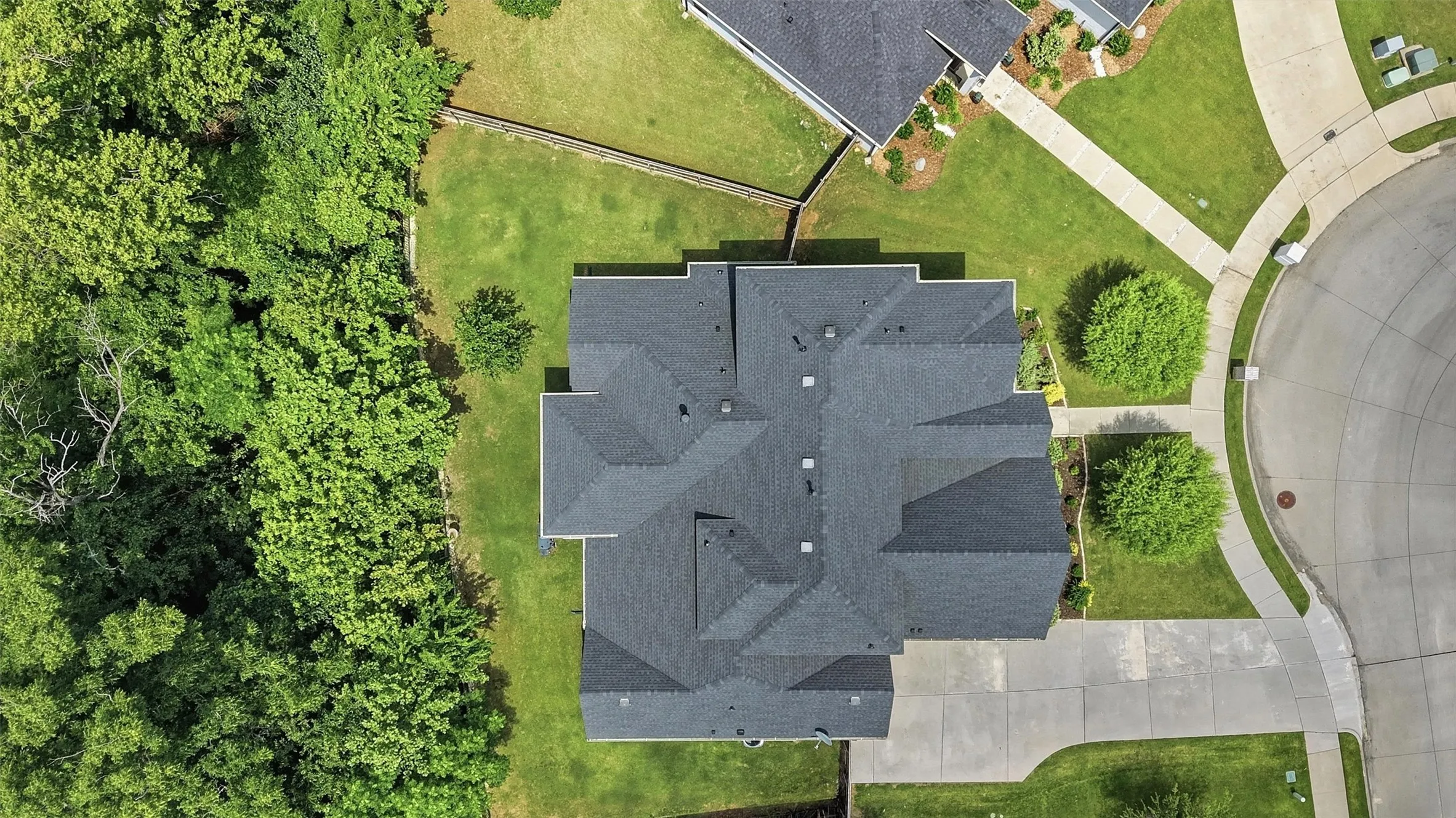 Single Family Residence For Sale in Grayson County , 3717 Parkwood Lane, Denison, Texas 75020, 4 Bedroom, 5 Bathroom, 3 Garage spaces, 3,491 Sqft, built in 2022, mls#21342905, Real Estate Agent in Denison, Homes For Sale in Grayson county, Homes For Sale in Denison, Realtor in Denison Texas, Real Estate Brokerage Independent Realty Texas, Luminita Cordes Realtor