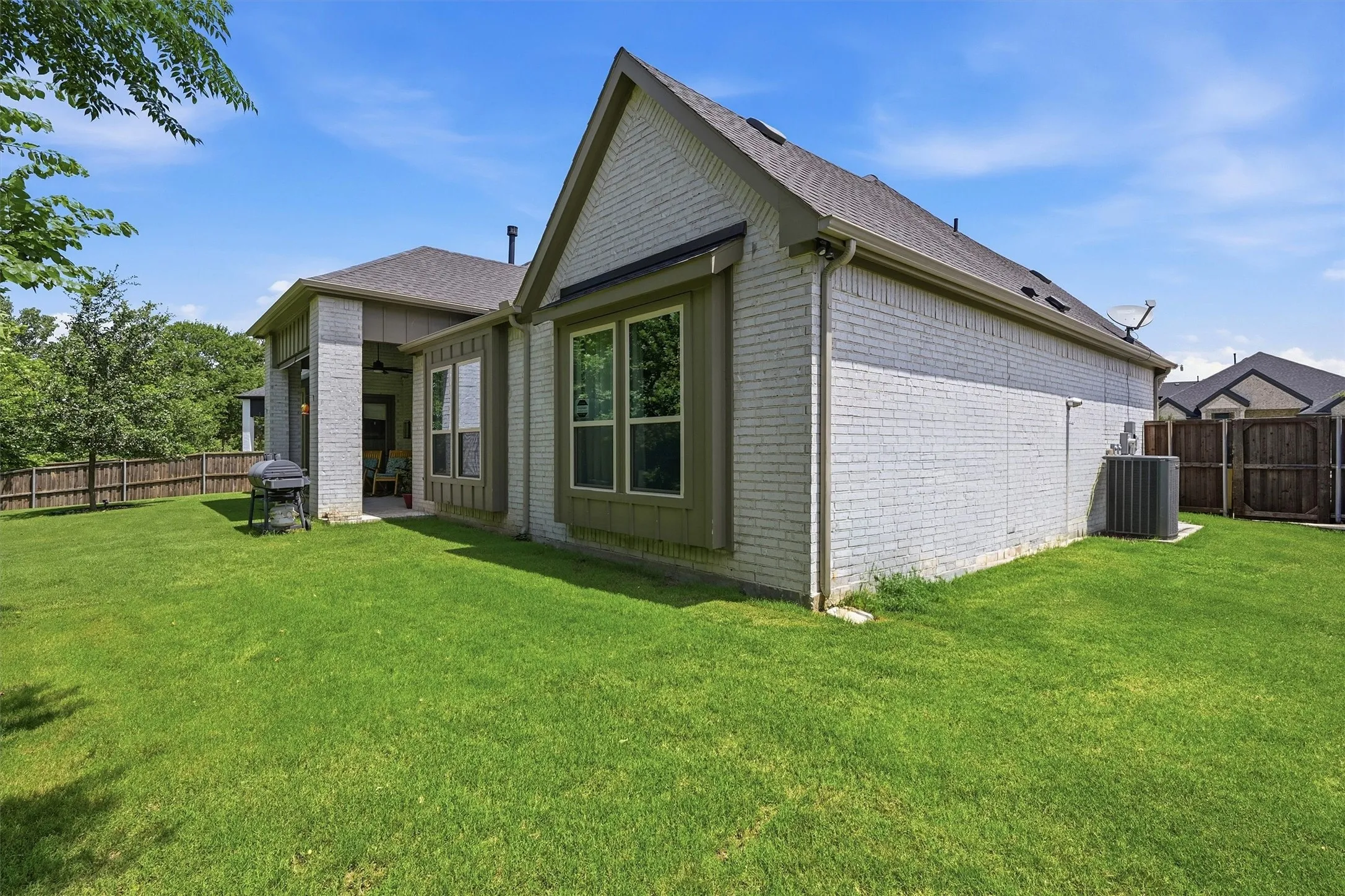 Single Family Residence For Sale in Grayson County , 3717 Parkwood Lane, Denison, Texas 75020, 4 Bedroom, 5 Bathroom, 3 Garage spaces, 3,491 Sqft, built in 2022, mls#21342905, Real Estate Agent in Denison, Homes For Sale in Grayson county, Homes For Sale in Denison, Realtor in Denison Texas, Real Estate Brokerage Independent Realty Texas, Luminita Cordes Realtor