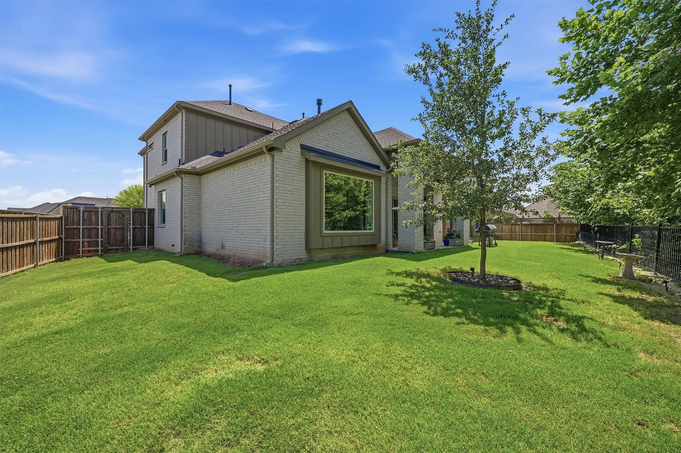 Single Family Residence For Sale in Grayson County , 3717 Parkwood Lane, Denison, Texas 75020, 4 Bedroom, 5 Bathroom, 3 Garage spaces, 3,491 Sqft, built in 2022, mls#21342905, Real Estate Agent in Denison, Homes For Sale in Grayson county, Homes For Sale in Denison, Realtor in Denison Texas, Real Estate Brokerage Independent Realty Texas, Luminita Cordes Realtor