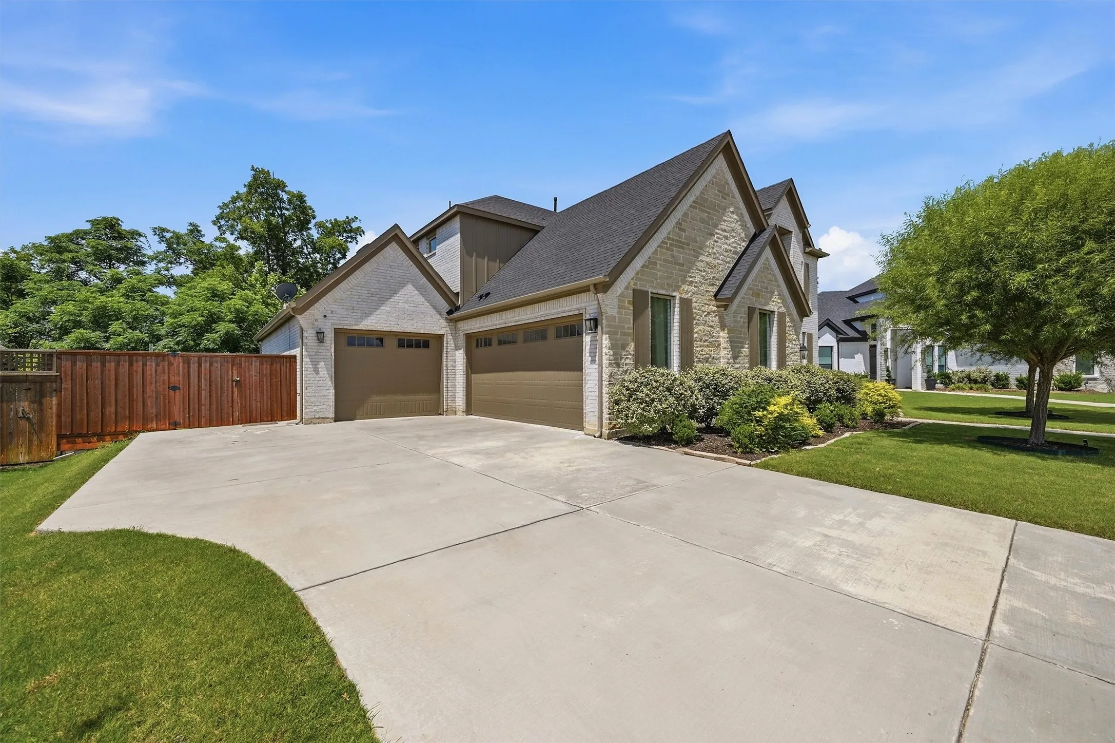 Single Family Residence For Sale in Grayson County , 3717 Parkwood Lane, Denison, Texas 75020, 4 Bedroom, 5 Bathroom, 3 Garage spaces, 3,491 Sqft, built in 2022, mls#21342905, Real Estate Agent in Denison, Homes For Sale in Grayson county, Homes For Sale in Denison, Realtor in Denison Texas, Real Estate Brokerage Independent Realty Texas, Luminita Cordes Realtor
