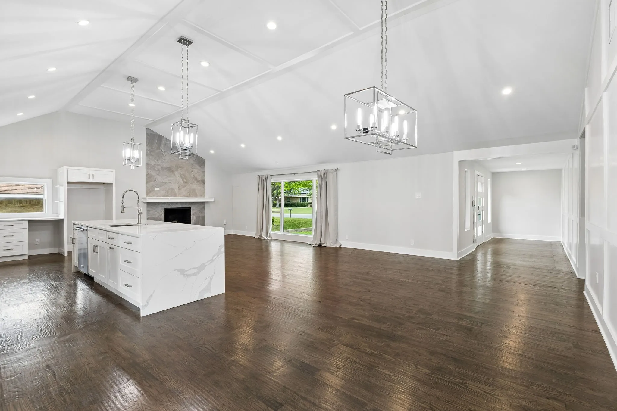 Single Family Residence For Sale in Dallas County , 13726 Peyton Drive, Dallas, Texas 75240, 4 Bedroom, 3 Bathroom, 2 Garage spaces, 2,886 Sqft, built in 1969, mls#21343011, Real Estate Agent in Dallas, Homes For Sale in Dallas county, Homes For Sale in Dallas, Realtor in Dallas Texas, Real Estate Brokerage Independent Realty Texas, Luminita Cordes Realtor
