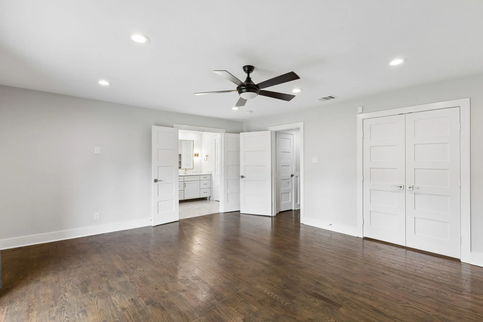 Single Family Residence For Sale in Dallas County , 13726 Peyton Drive, Dallas, Texas 75240, 4 Bedroom, 3 Bathroom, 2 Garage spaces, 2,886 Sqft, built in 1969, mls#21343011, Real Estate Agent in Dallas, Homes For Sale in Dallas county, Homes For Sale in Dallas, Realtor in Dallas Texas, Real Estate Brokerage Independent Realty Texas, Luminita Cordes Realtor