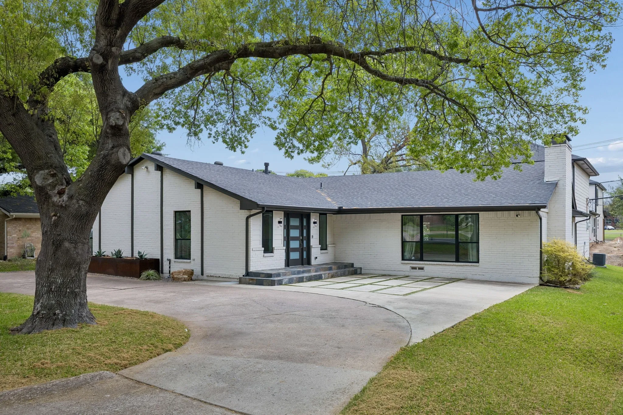 Single Family Residence For Sale in Dallas County , 13726 Peyton Drive, Dallas, Texas 75240, 4 Bedroom, 3 Bathroom, 2 Garage spaces, 2,886 Sqft, built in 1969, mls#21343011, Real Estate Agent in Dallas, Homes For Sale in Dallas county, Homes For Sale in Dallas, Realtor in Dallas Texas, Real Estate Brokerage Independent Realty Texas, Luminita Cordes Realtor