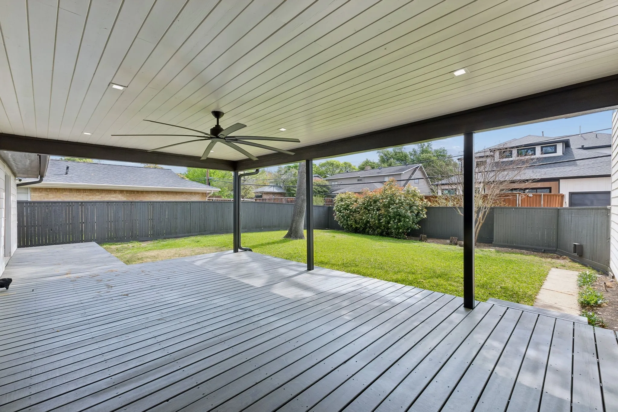 Single Family Residence For Sale in Dallas County , 13726 Peyton Drive, Dallas, Texas 75240, 4 Bedroom, 3 Bathroom, 2 Garage spaces, 2,886 Sqft, built in 1969, mls#21343011, Real Estate Agent in Dallas, Homes For Sale in Dallas county, Homes For Sale in Dallas, Realtor in Dallas Texas, Real Estate Brokerage Independent Realty Texas, Luminita Cordes Realtor